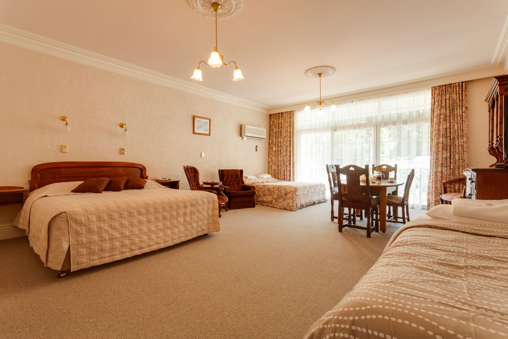 Victoria House Motor Inn