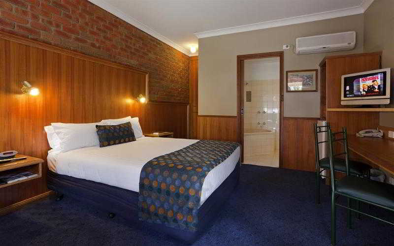 Early Australian Motor Inn