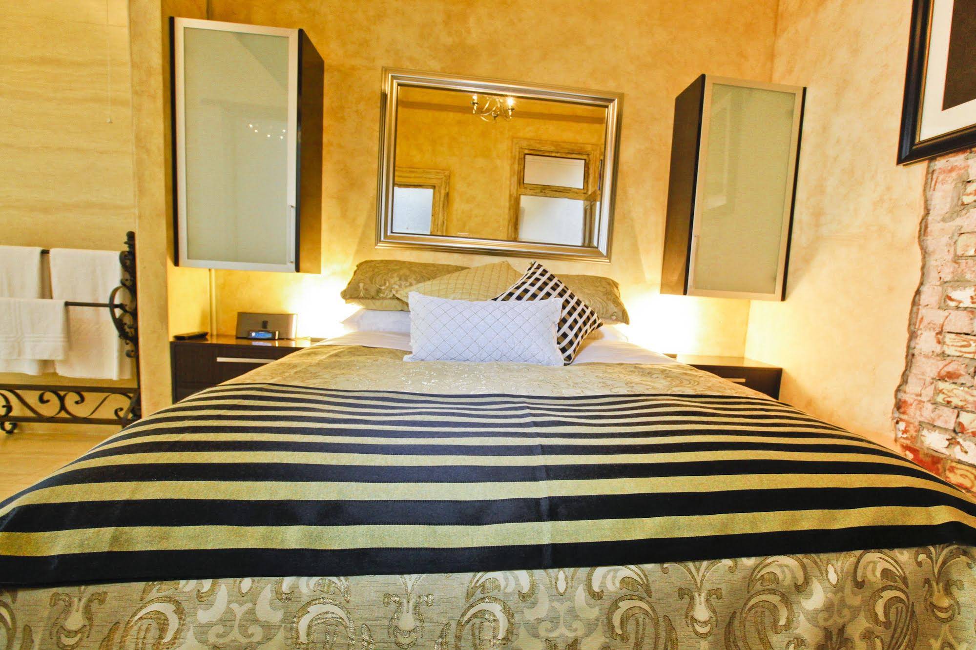 Indulge Apartments - Eighth Street
