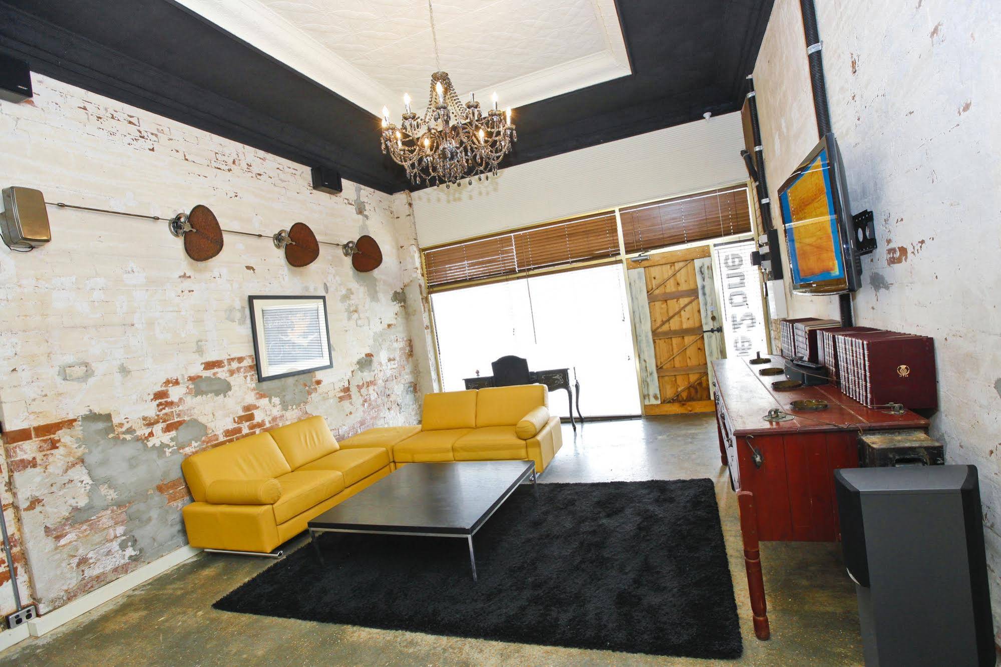 Indulge Apartments - Eighth Street