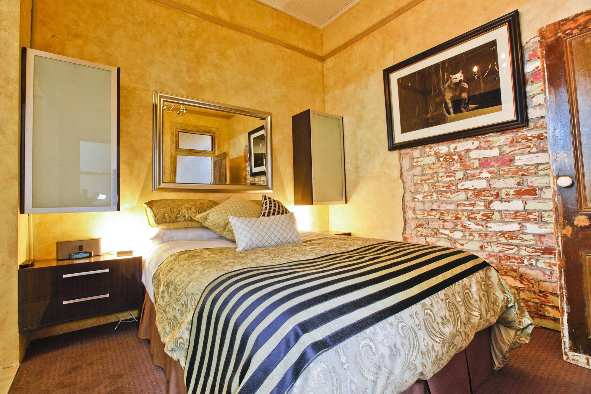 Indulge Apartments - Eighth Street
