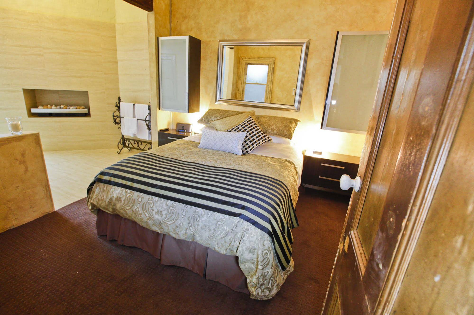 Indulge Apartments - Eighth Street