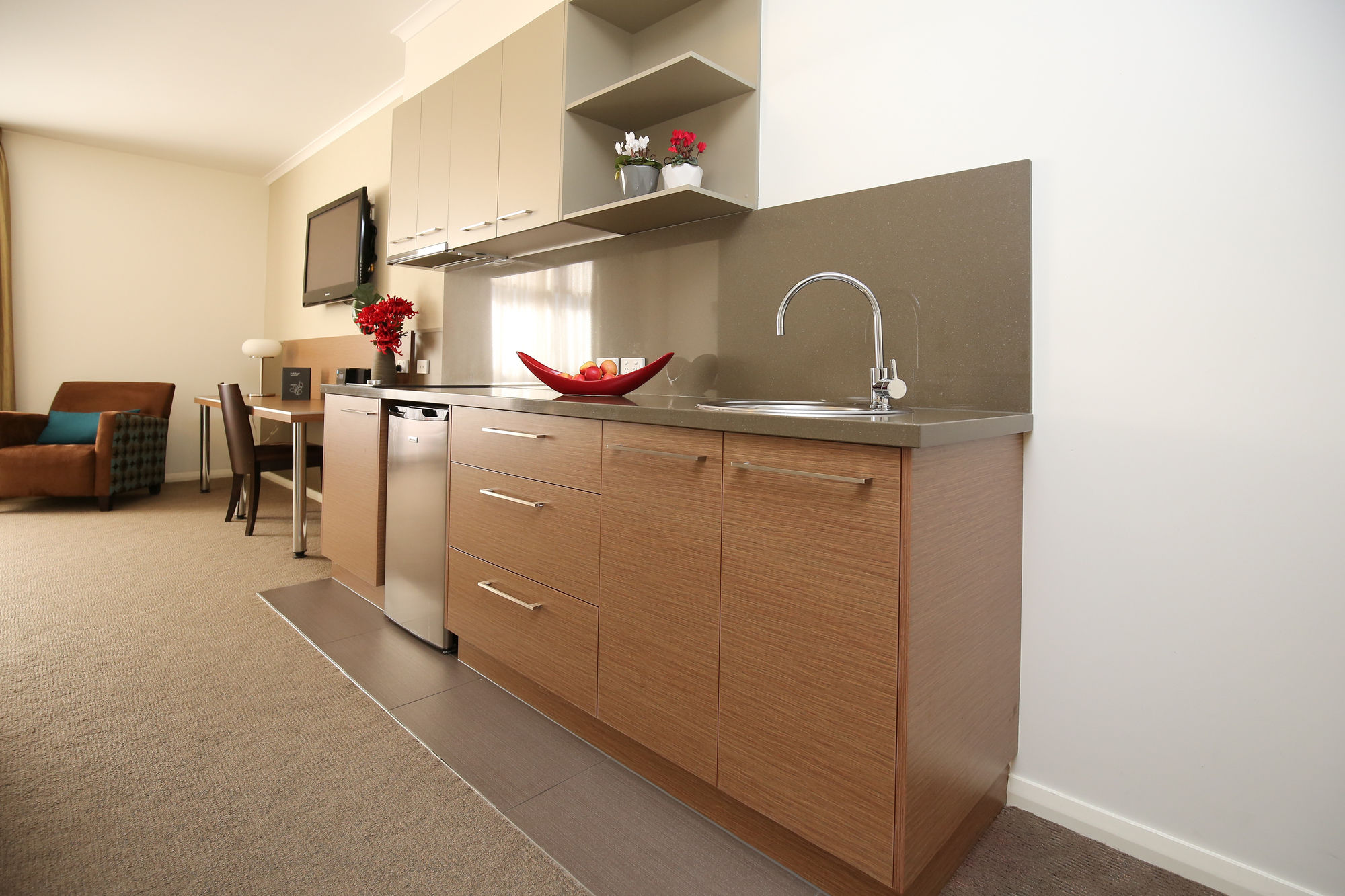 Indulge Apartments - Ontario