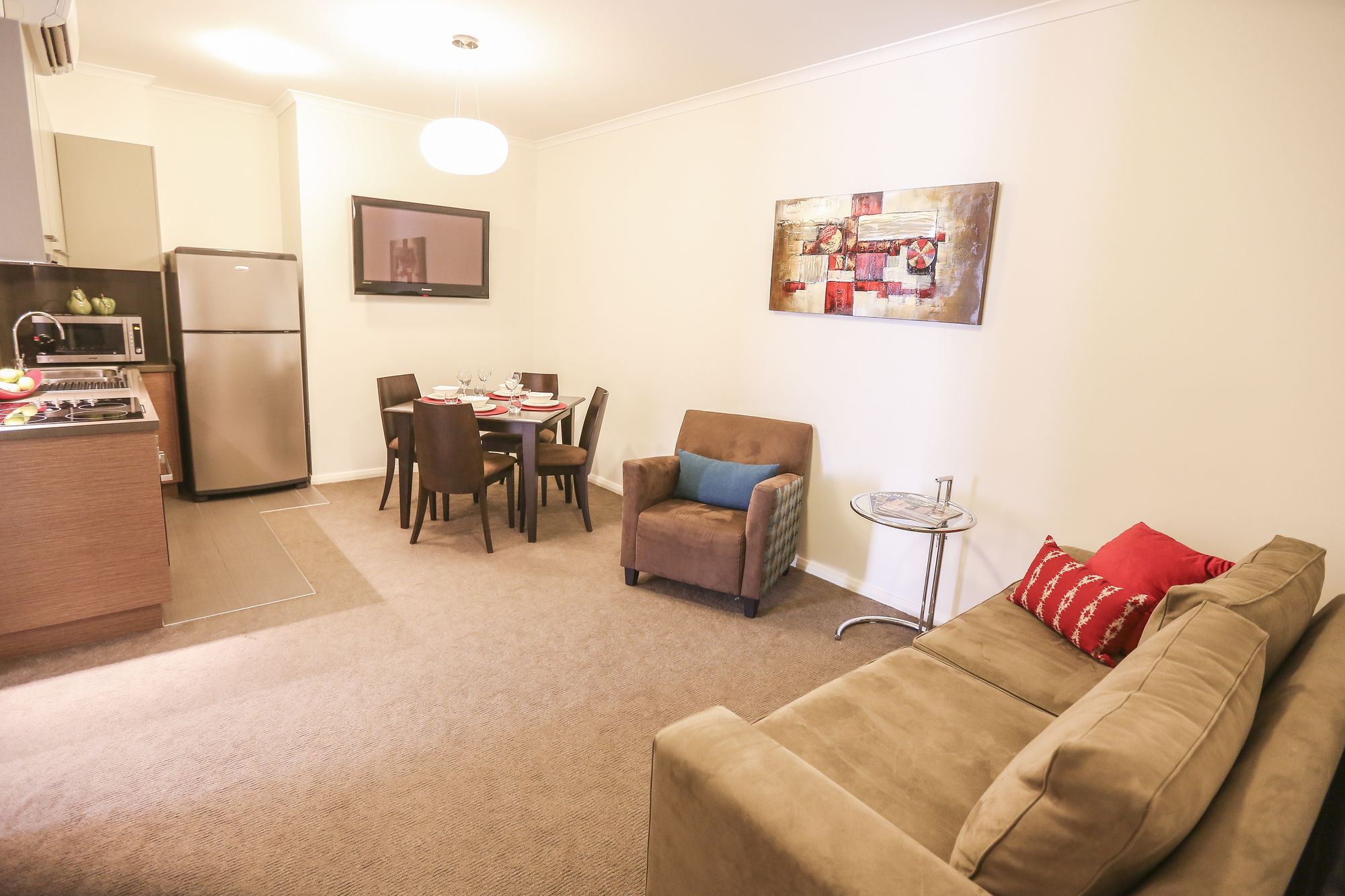 Indulge Apartments - Ontario