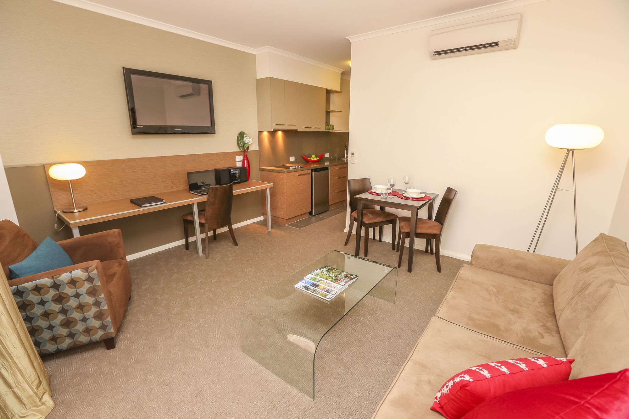Indulge Apartments - Ontario