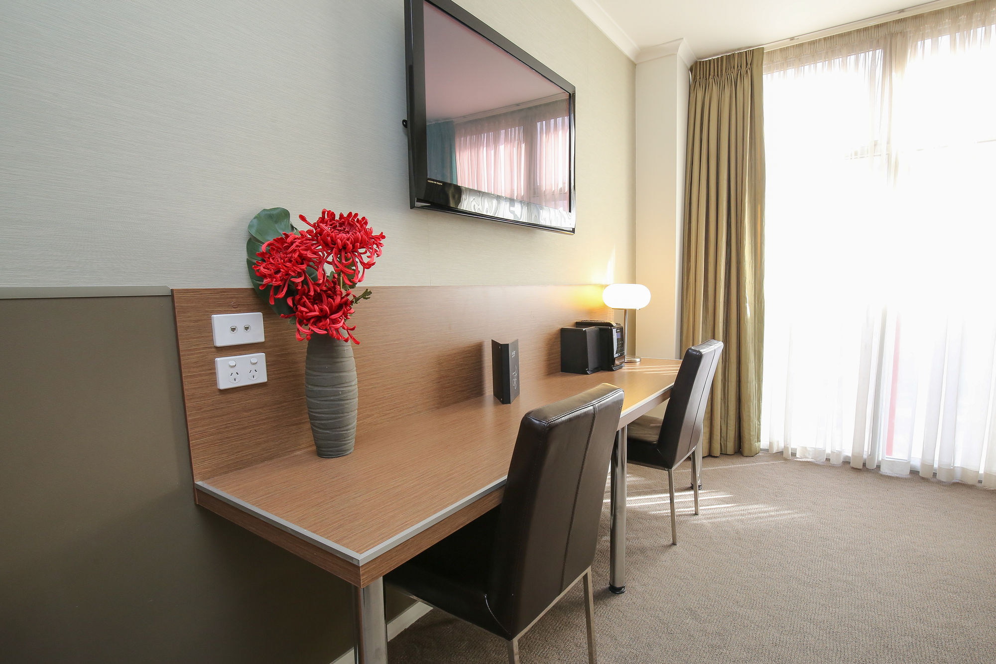 Indulge Apartments - Ontario