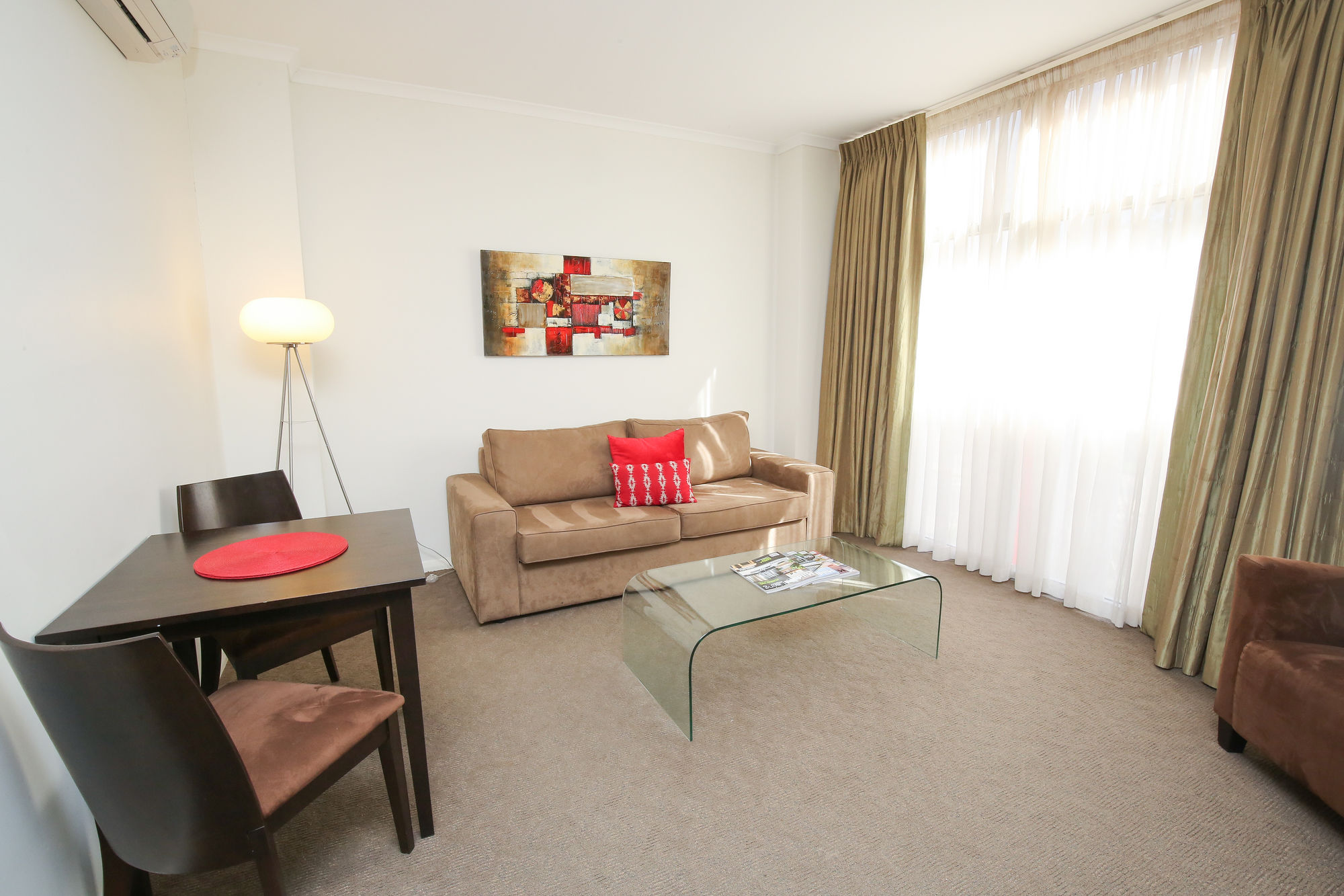 Indulge Apartments - Ontario