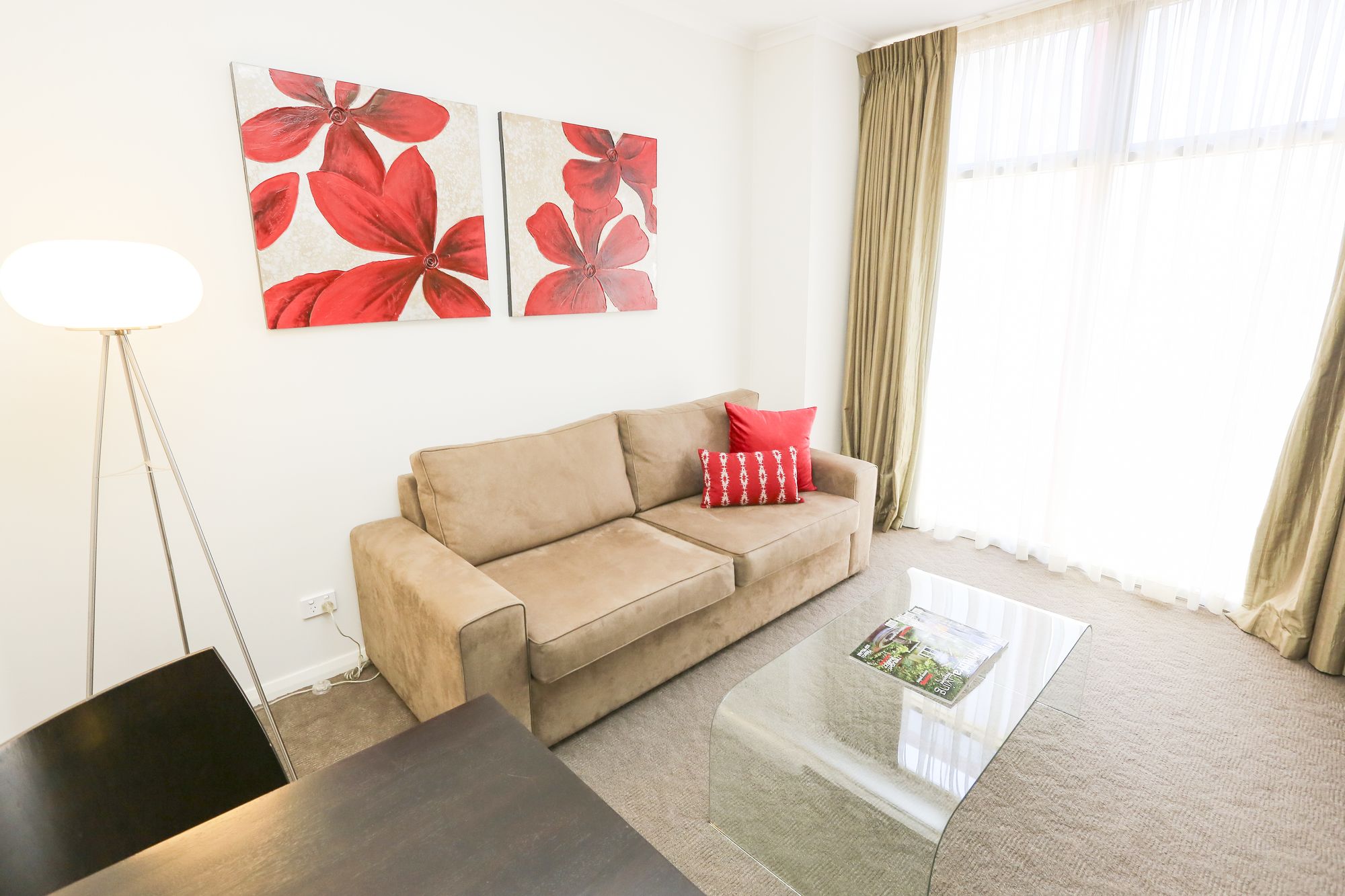 Indulge Apartments - Ontario