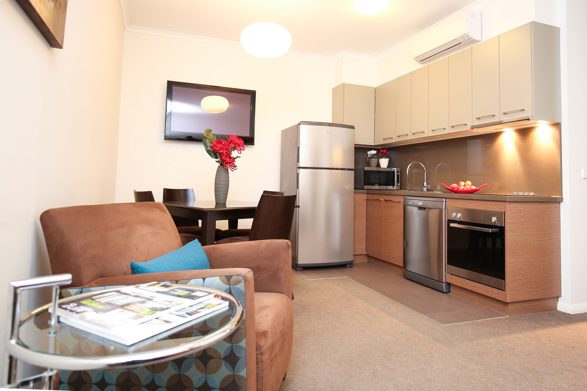 Indulge Apartments - Ontario