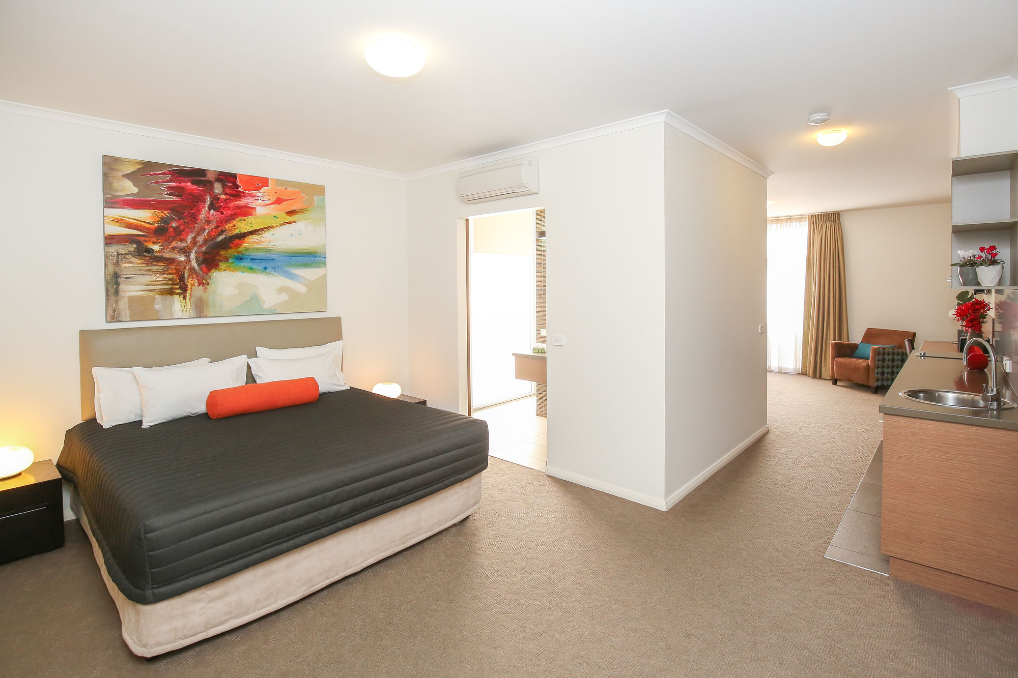 Indulge Apartments - Ontario