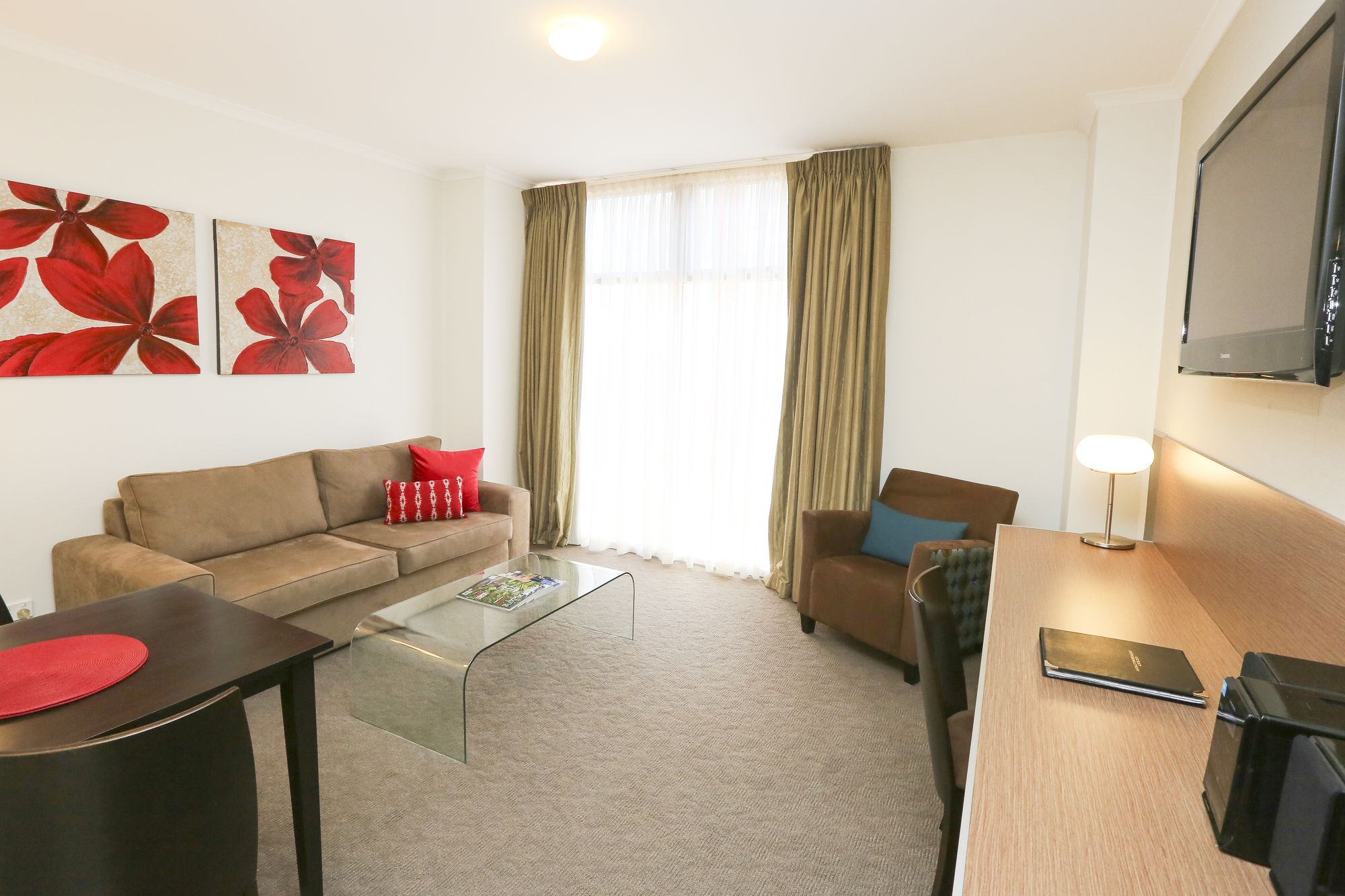 Indulge Apartments - Ontario