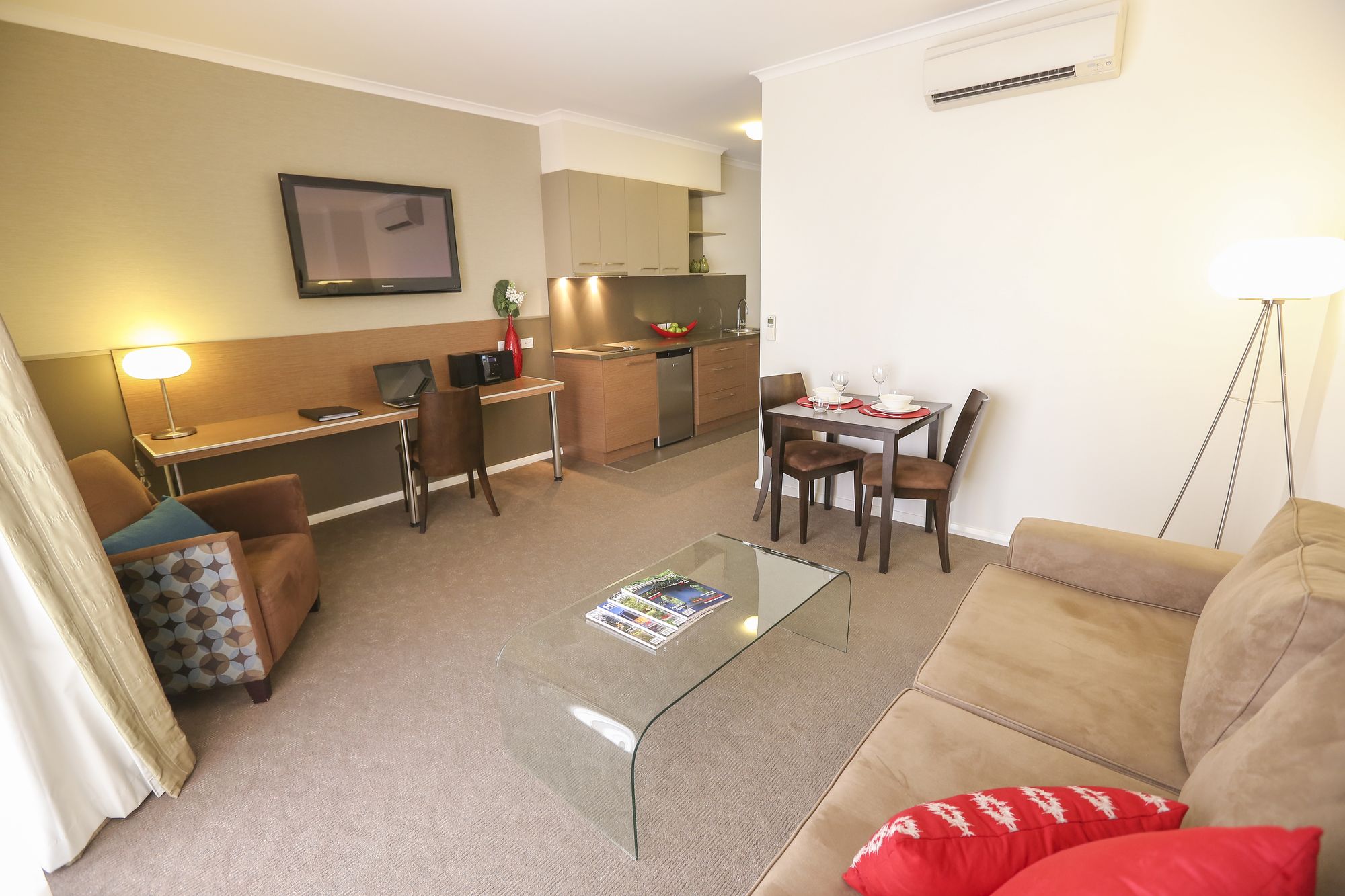 Indulge Apartments - Ontario