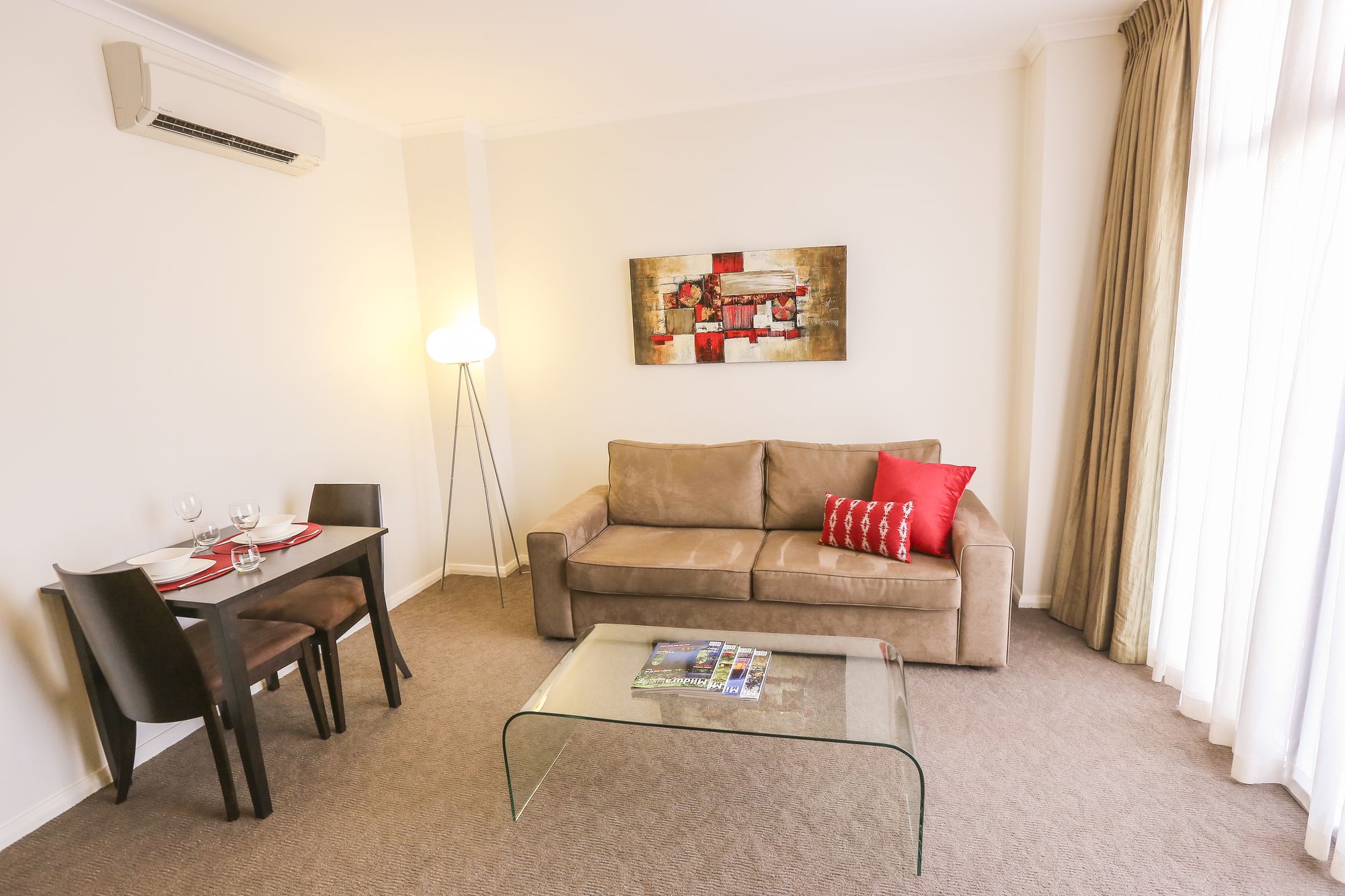 Indulge Apartments - Ontario