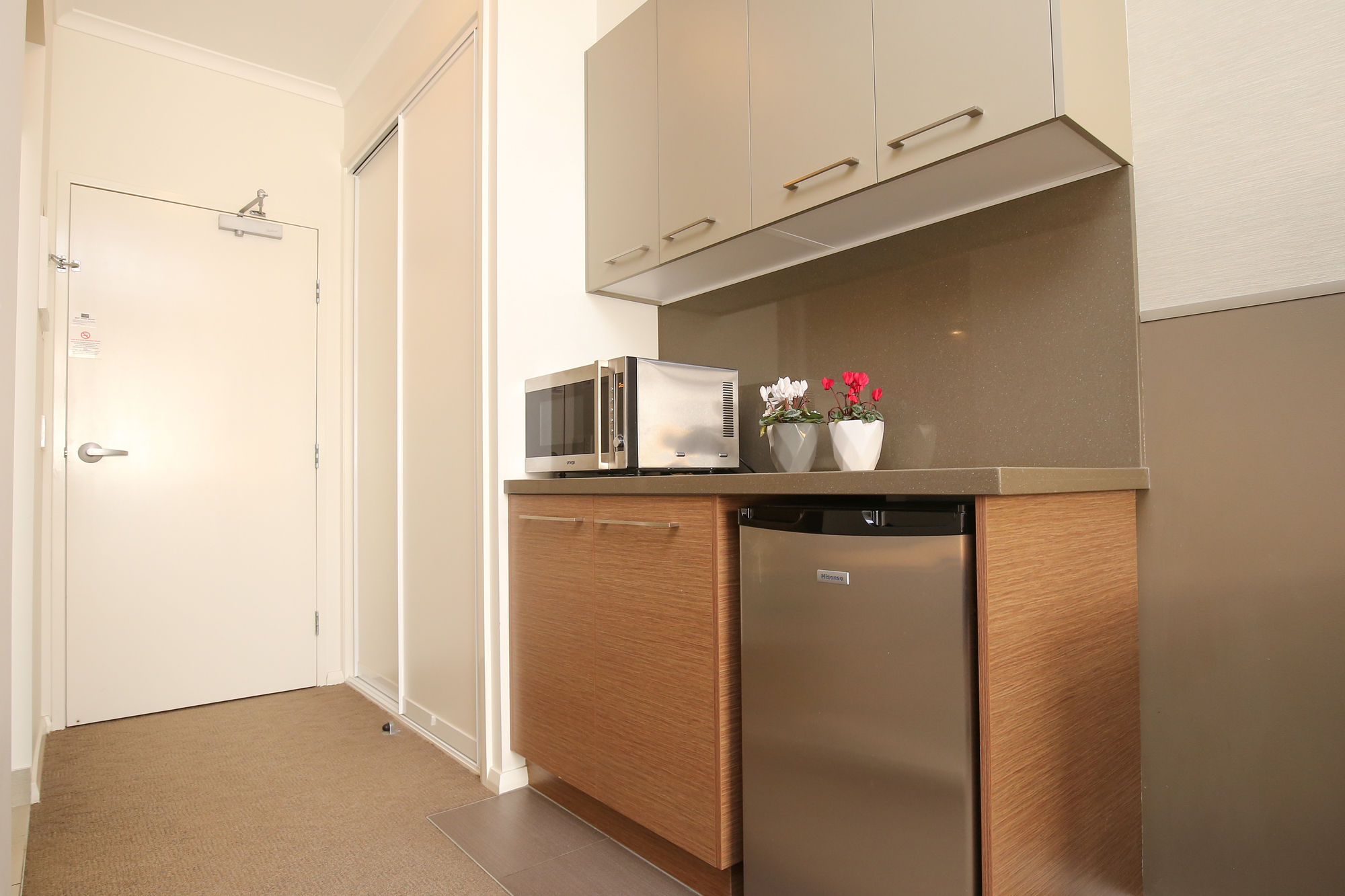 Indulge Apartments - Ontario