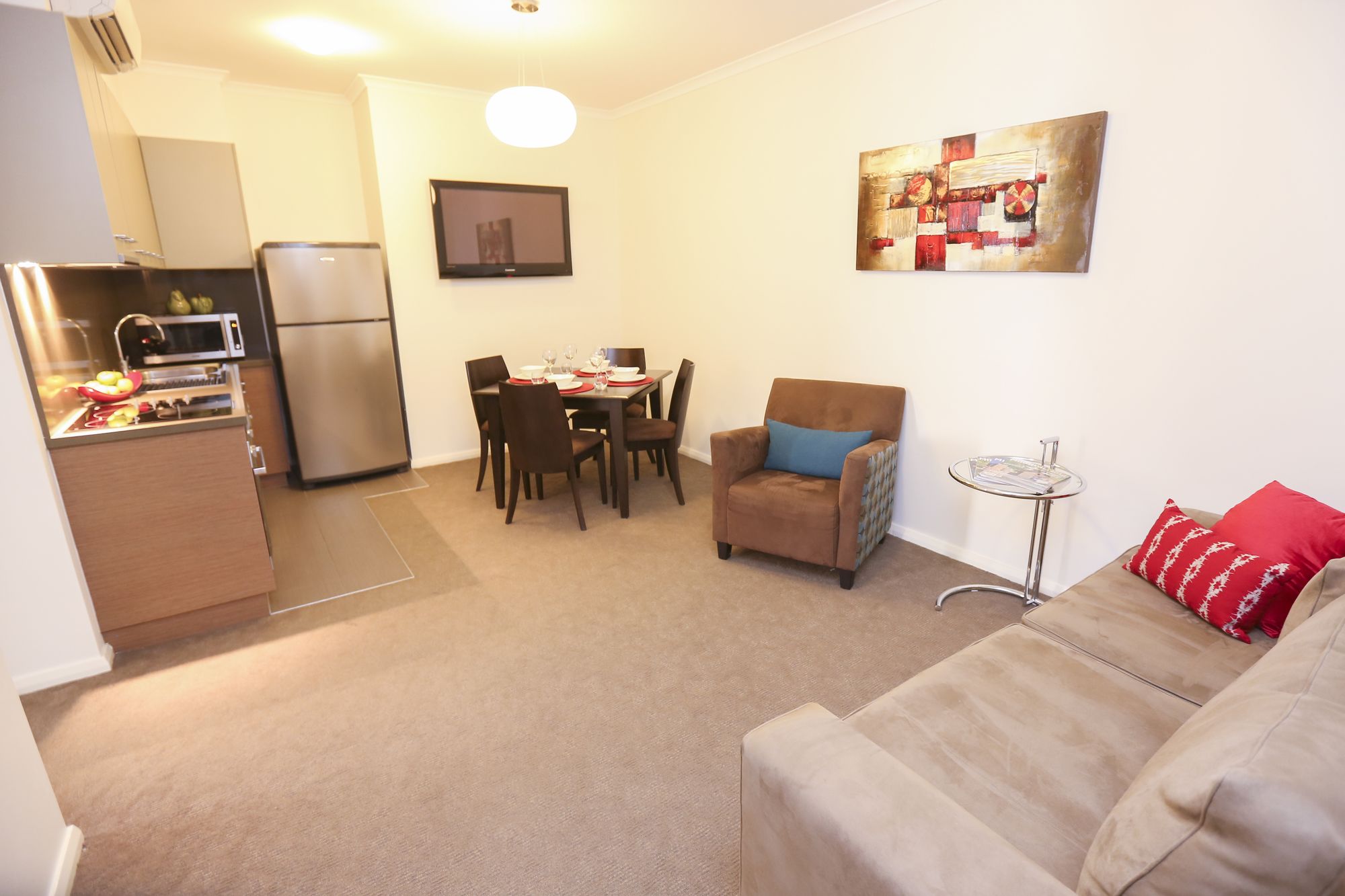 Indulge Apartments - Ontario