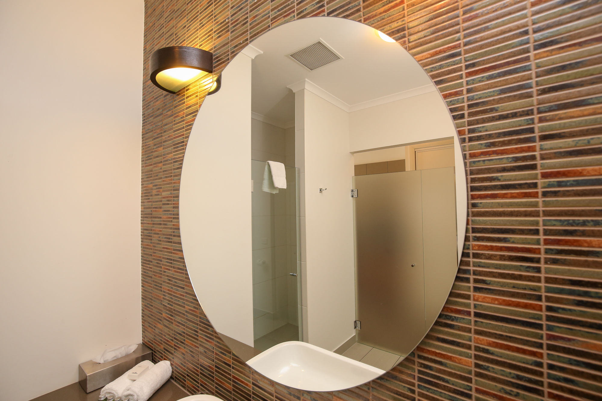 Indulge Apartments - Ontario