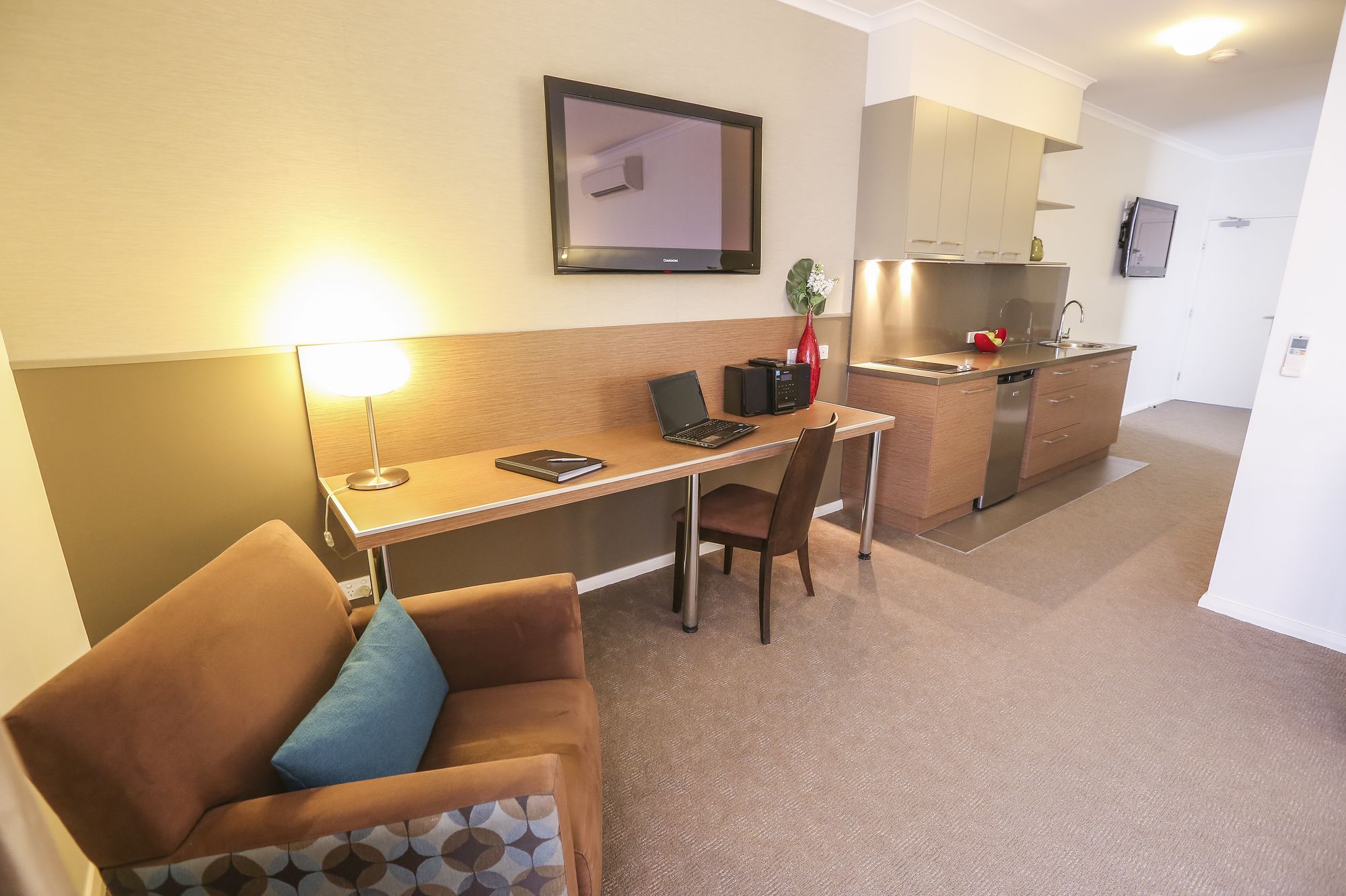 Indulge Apartments - Ontario