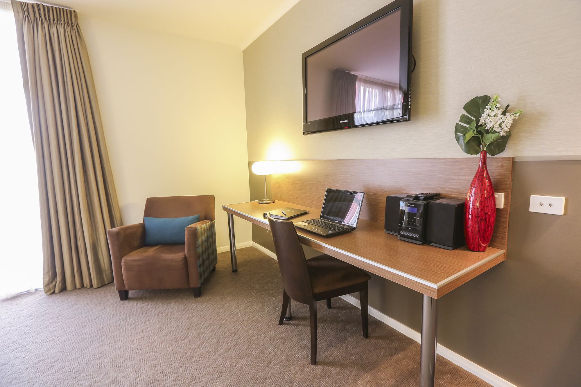 Indulge Apartments - Ontario