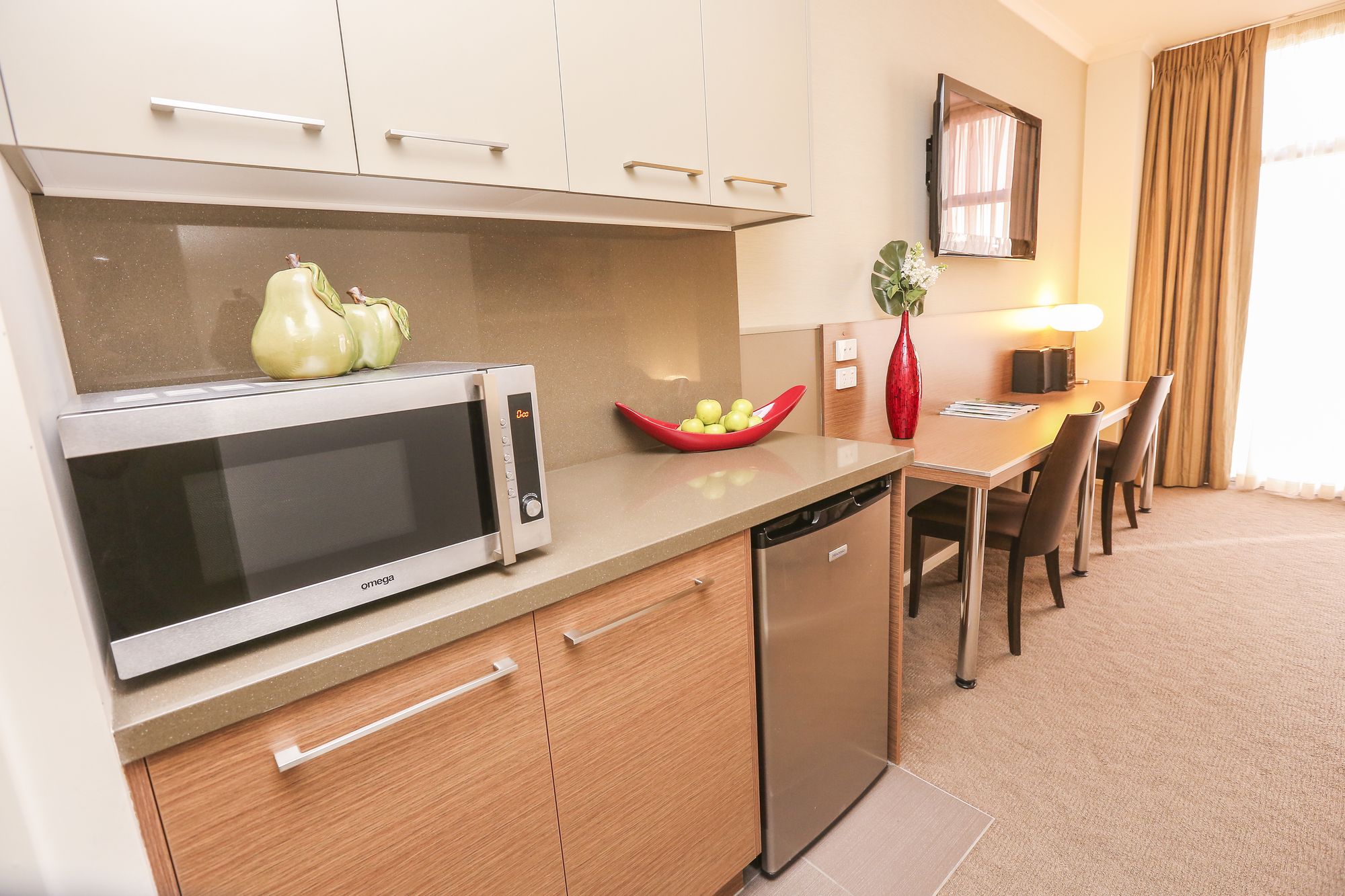 Indulge Apartments - Ontario