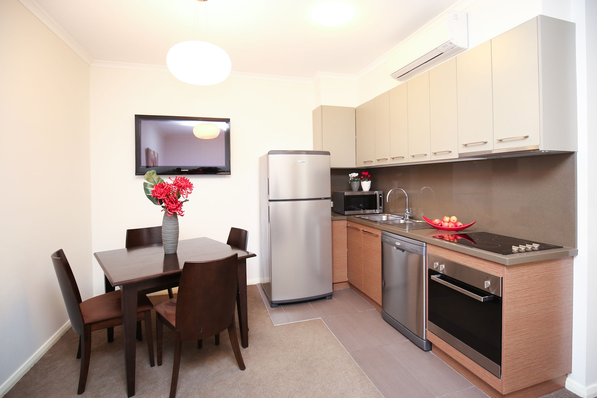 Indulge Apartments - Ontario