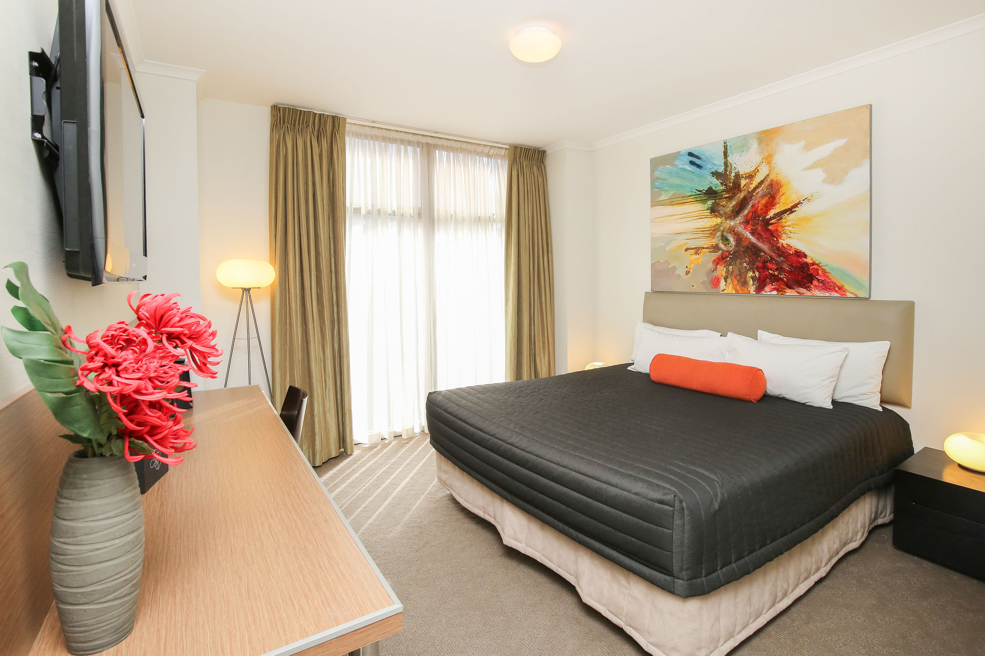 Indulge Apartments - Ontario
