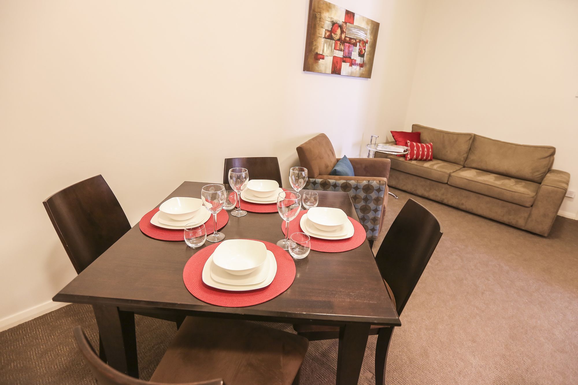Indulge Apartments - Ontario