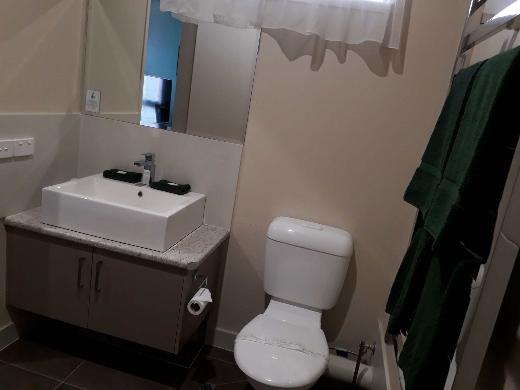 Moe Motor Inn