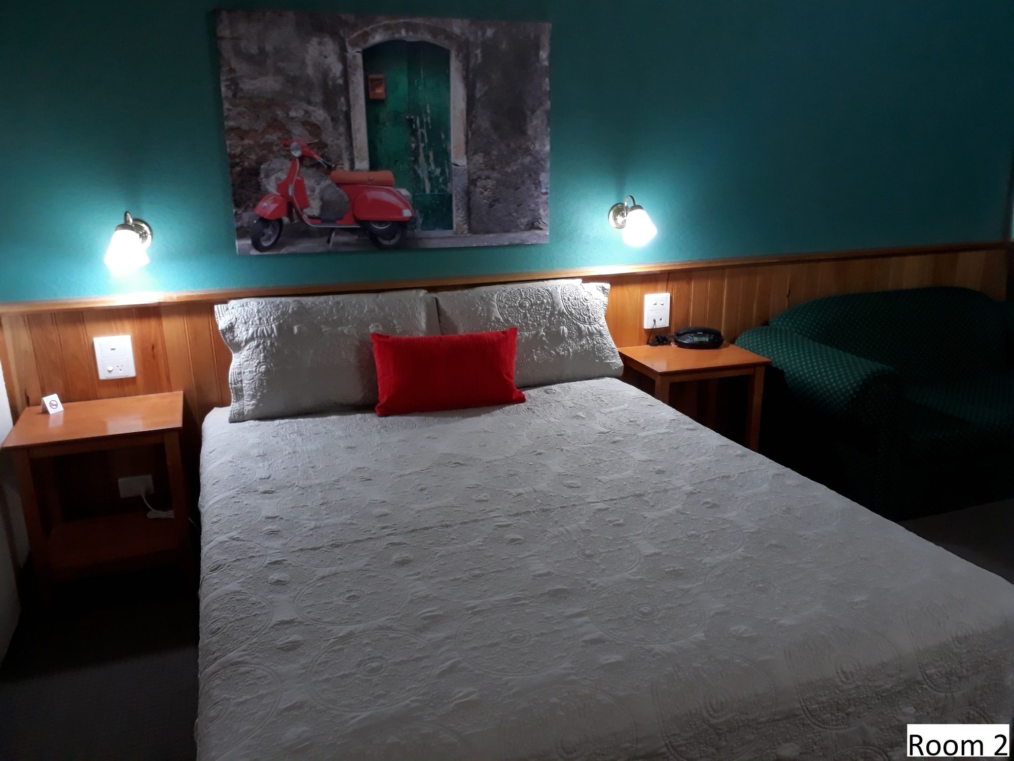 Moe Motor Inn