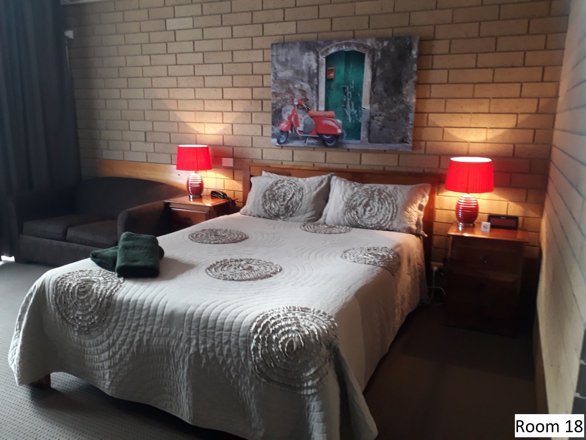 Moe Motor Inn