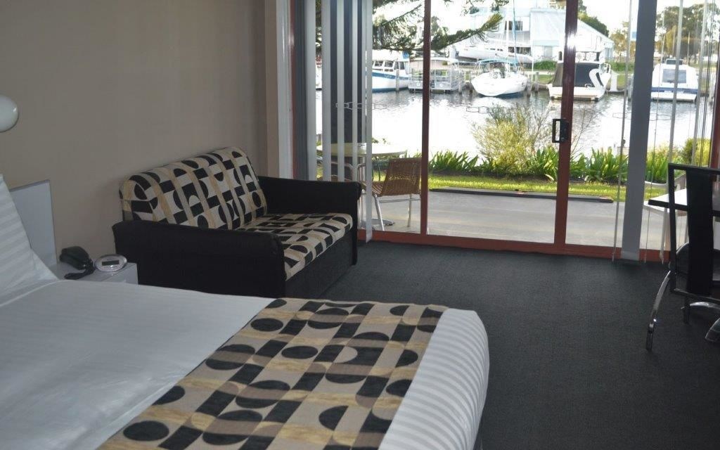 Mariners Cove at Paynesville Motel & Apartments