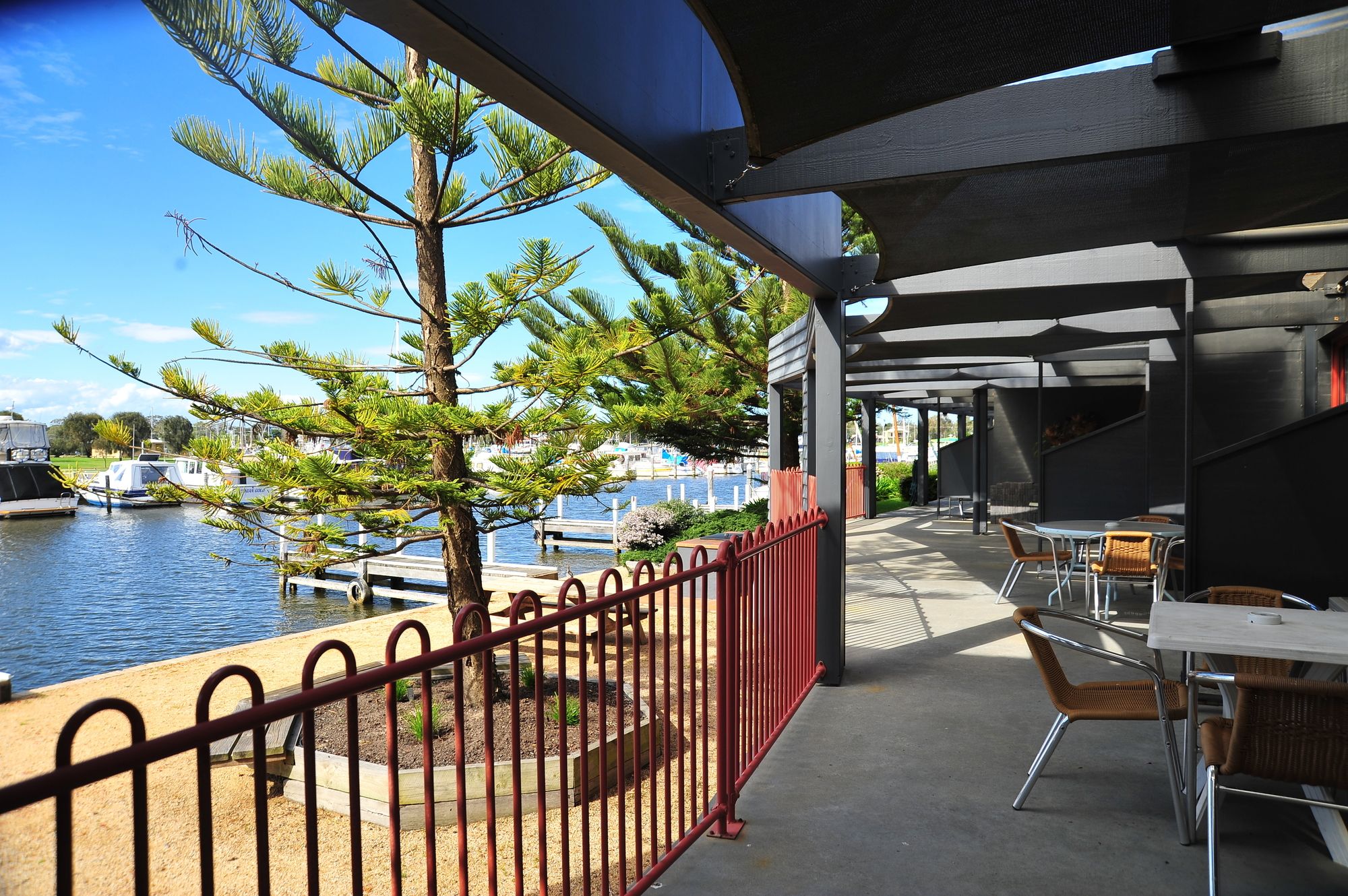 Mariners Cove at Paynesville Motel & Apartments