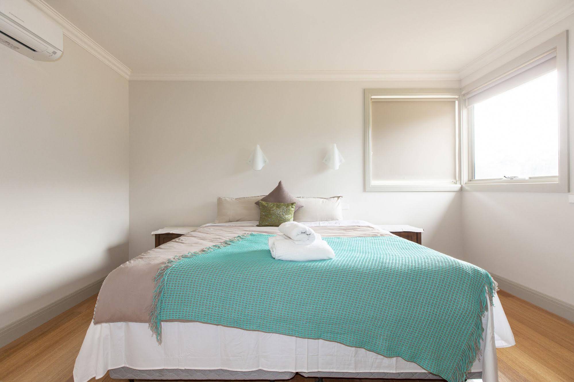 Aurora Manor Rooms