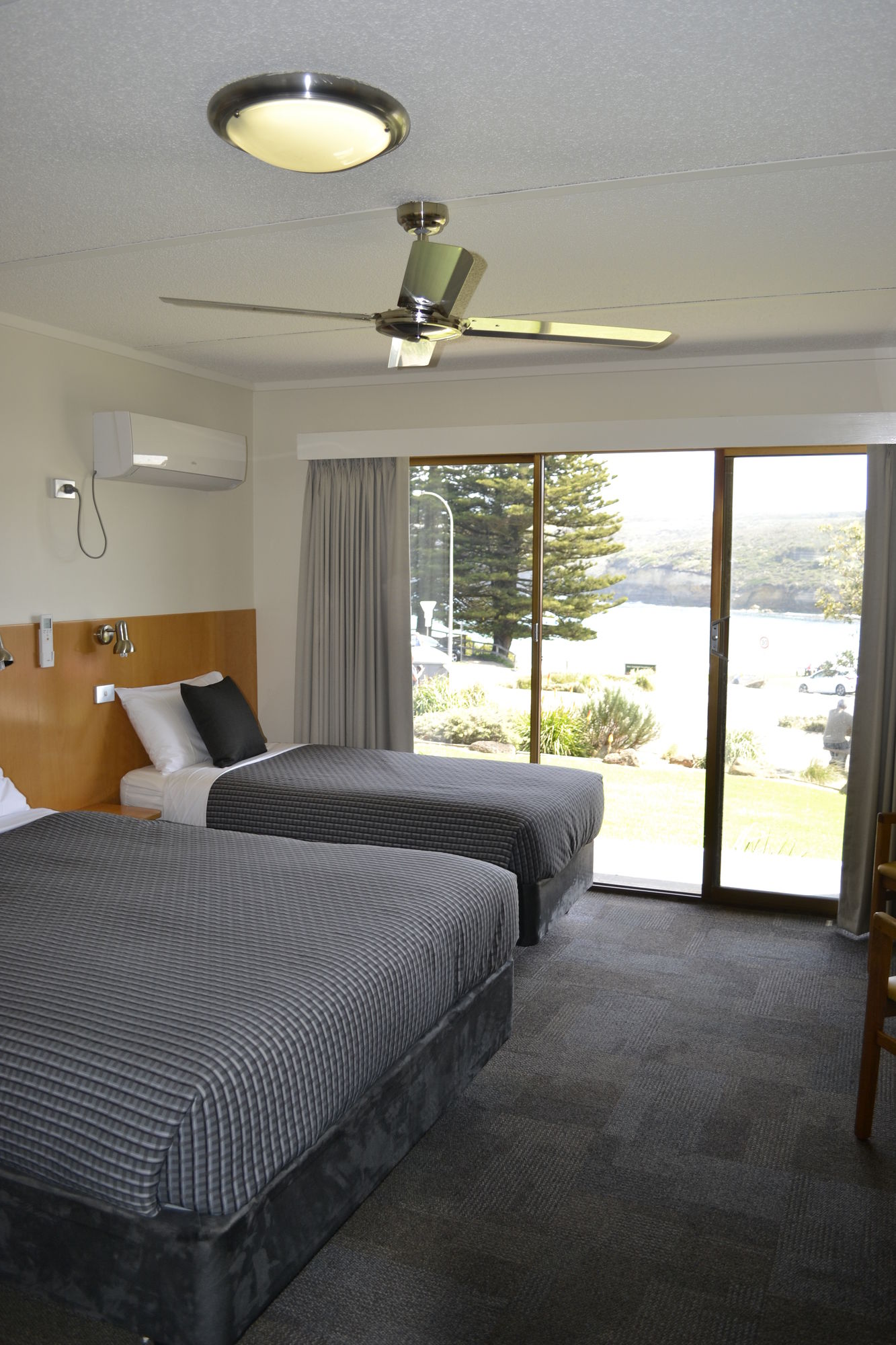 Loch Ard Motor Inn