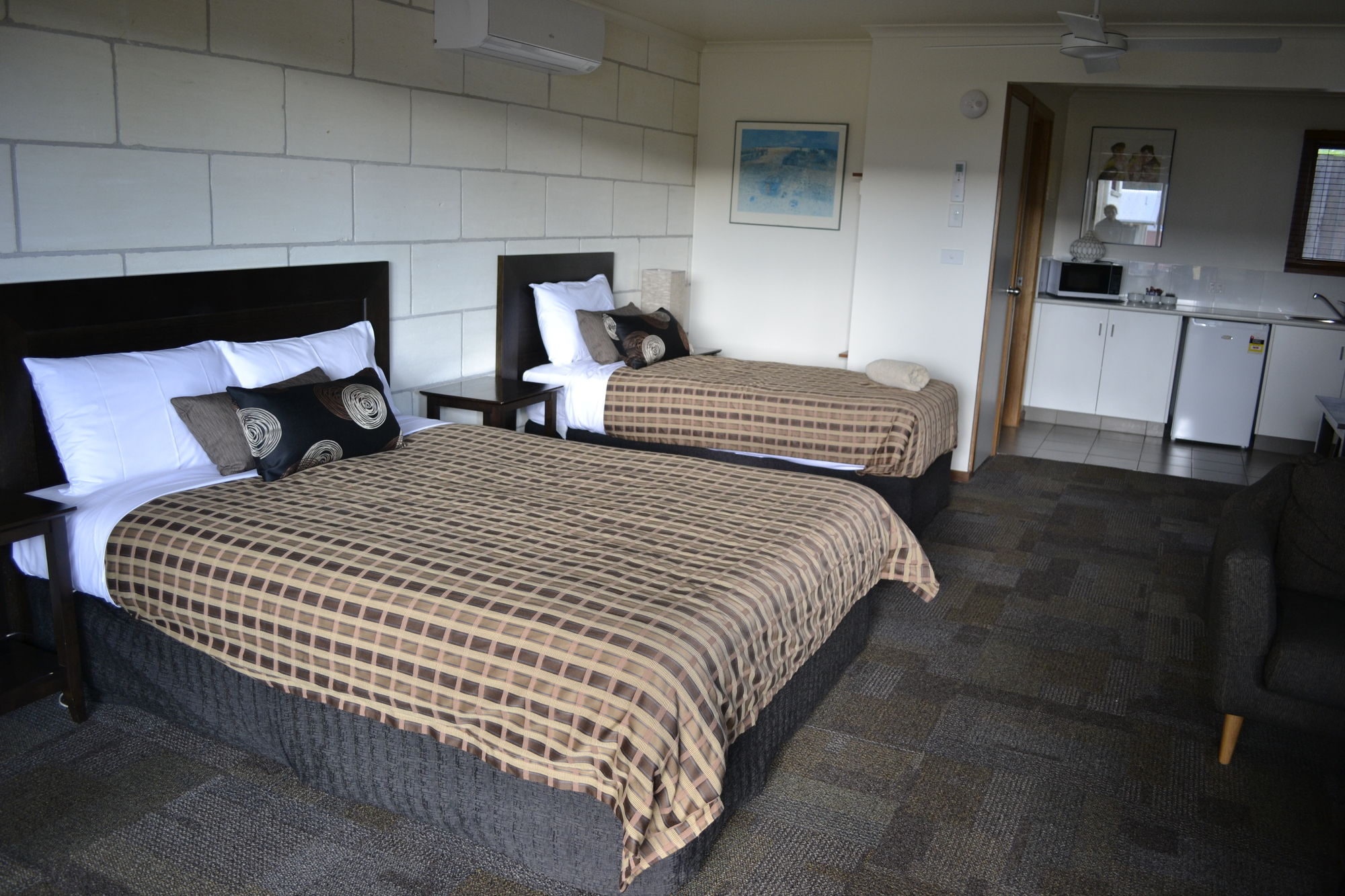 Loch Ard Motor Inn