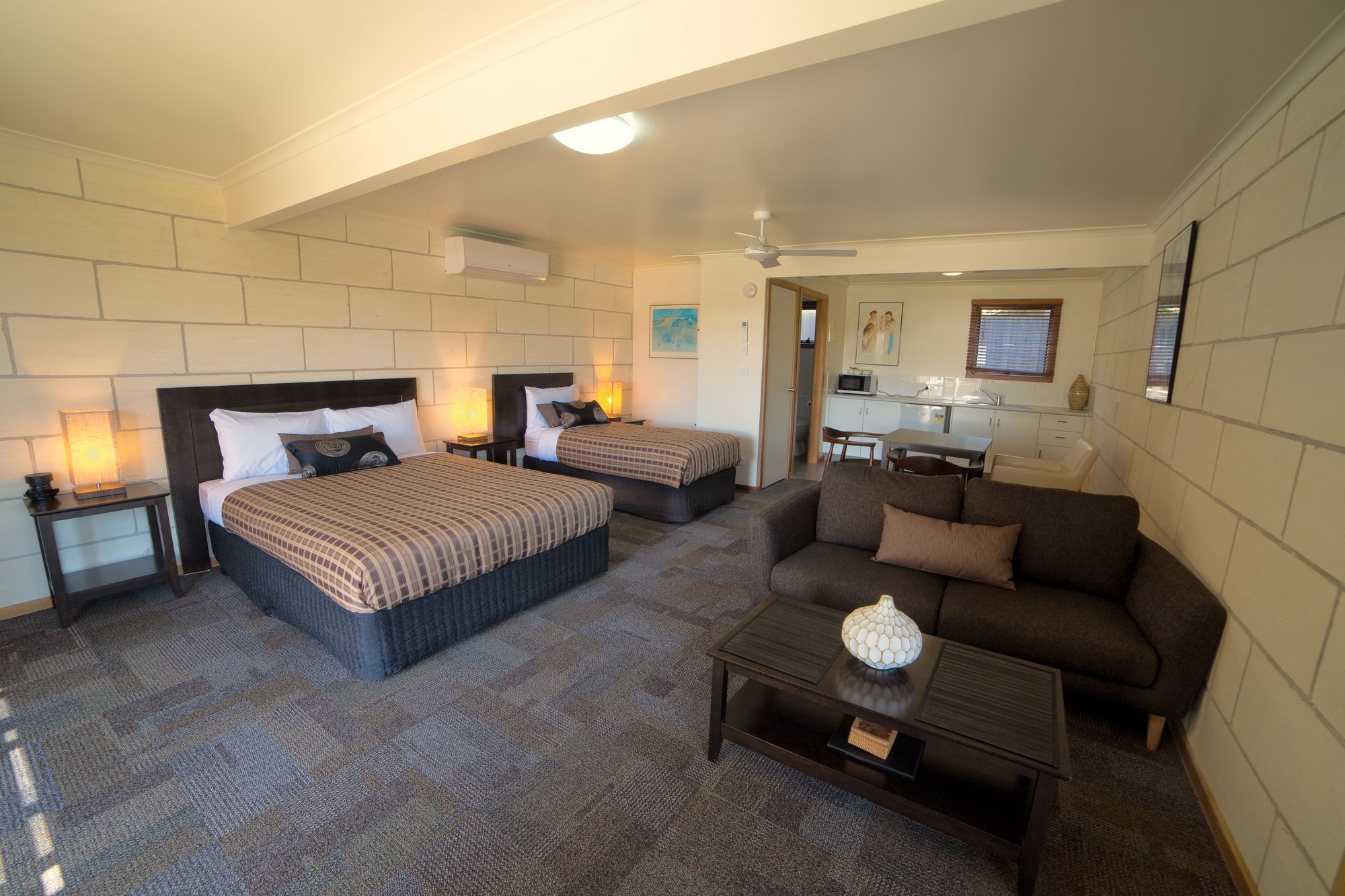 Loch Ard Motor Inn