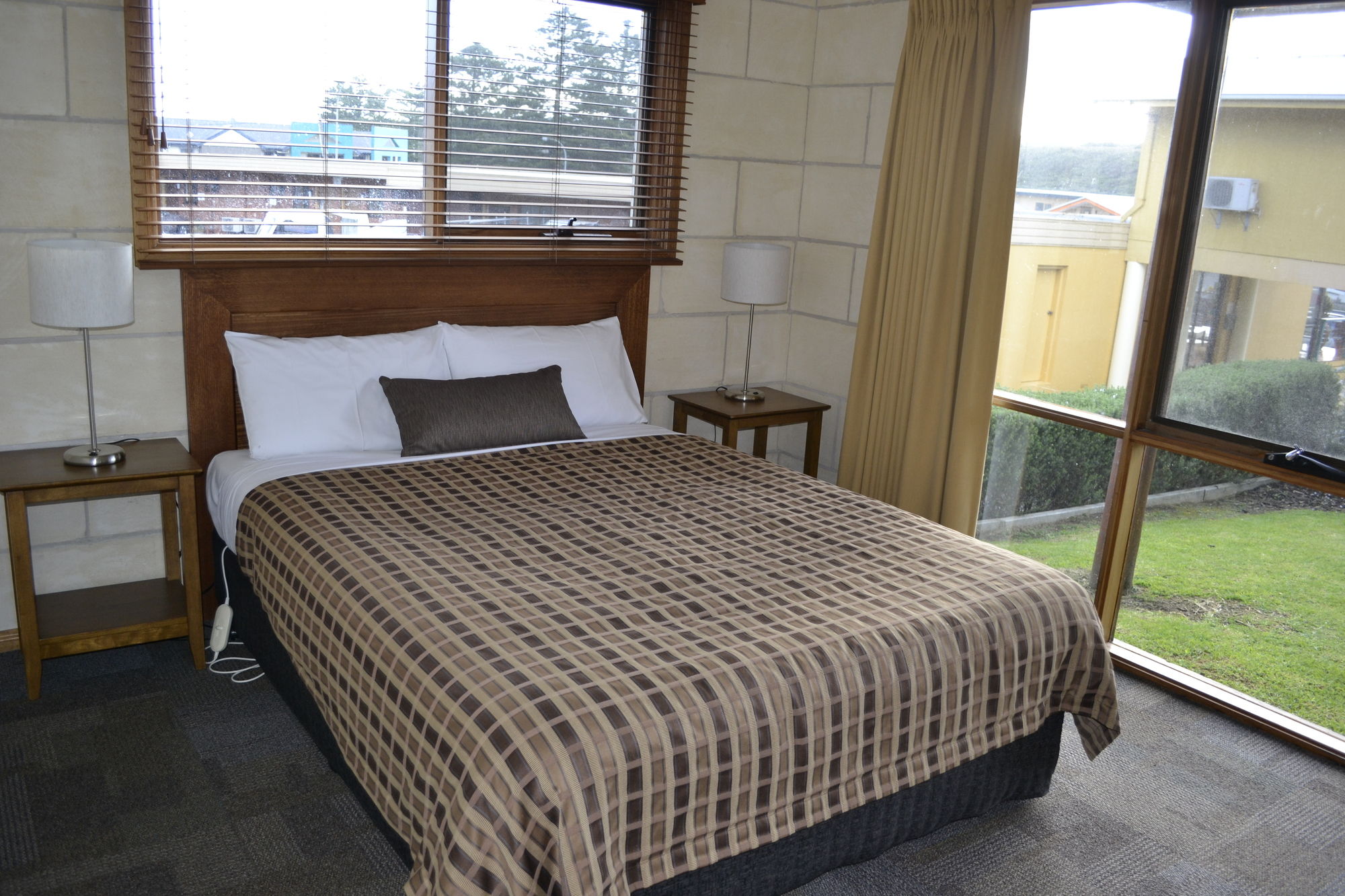 Loch Ard Motor Inn