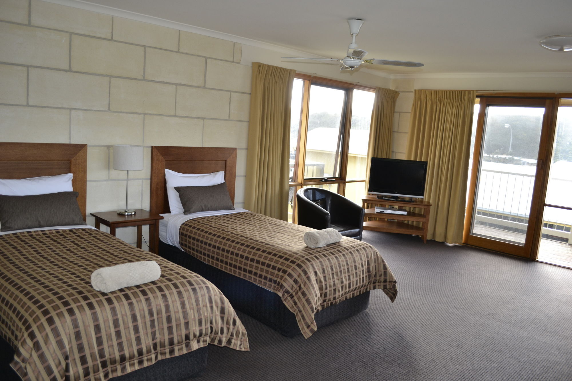Loch Ard Motor Inn