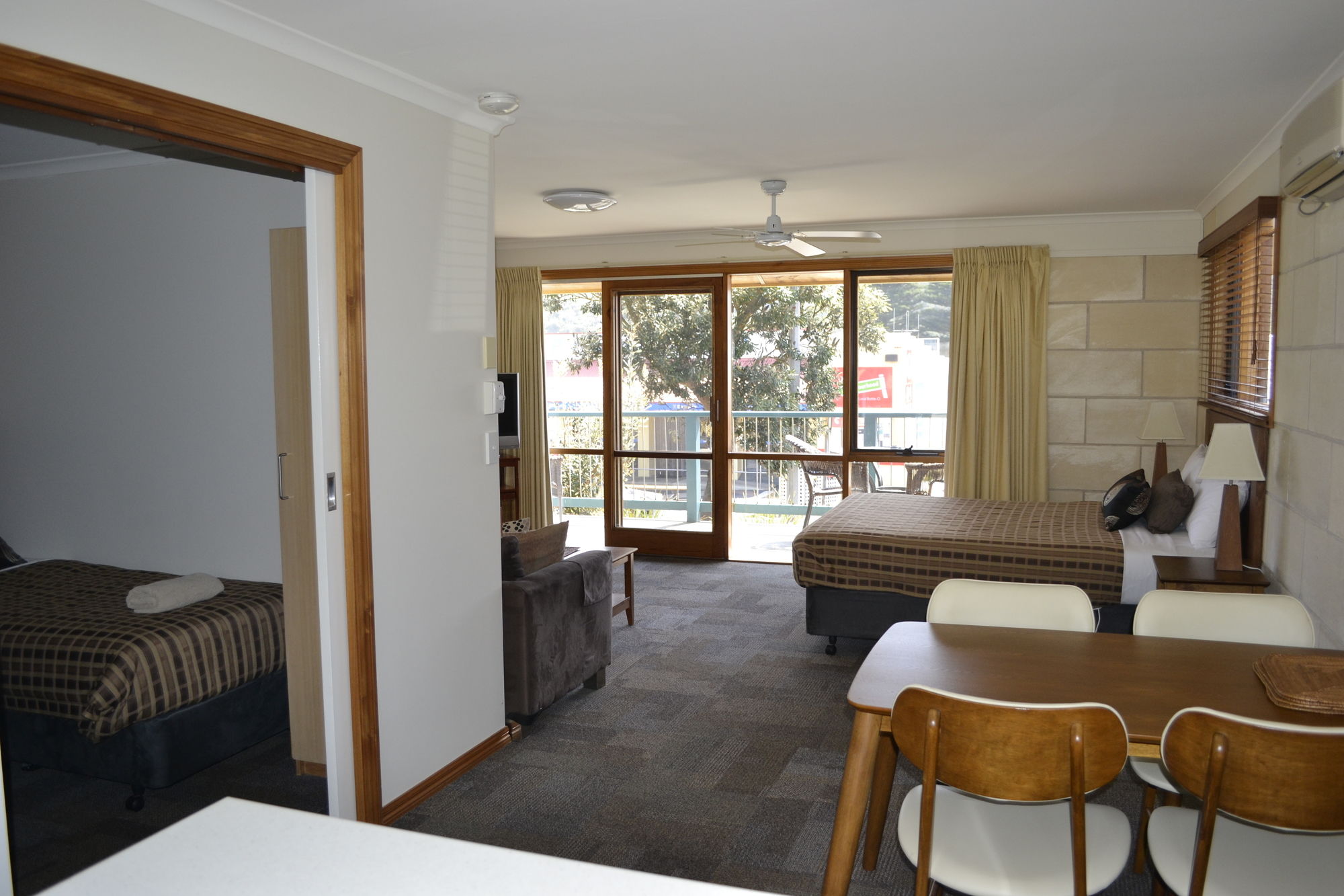 Loch Ard Motor Inn