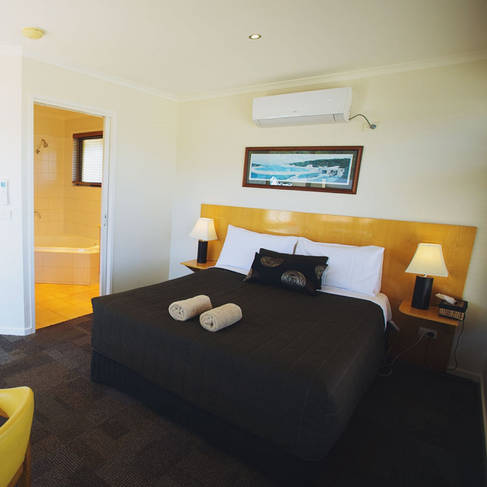 Loch Ard Motor Inn