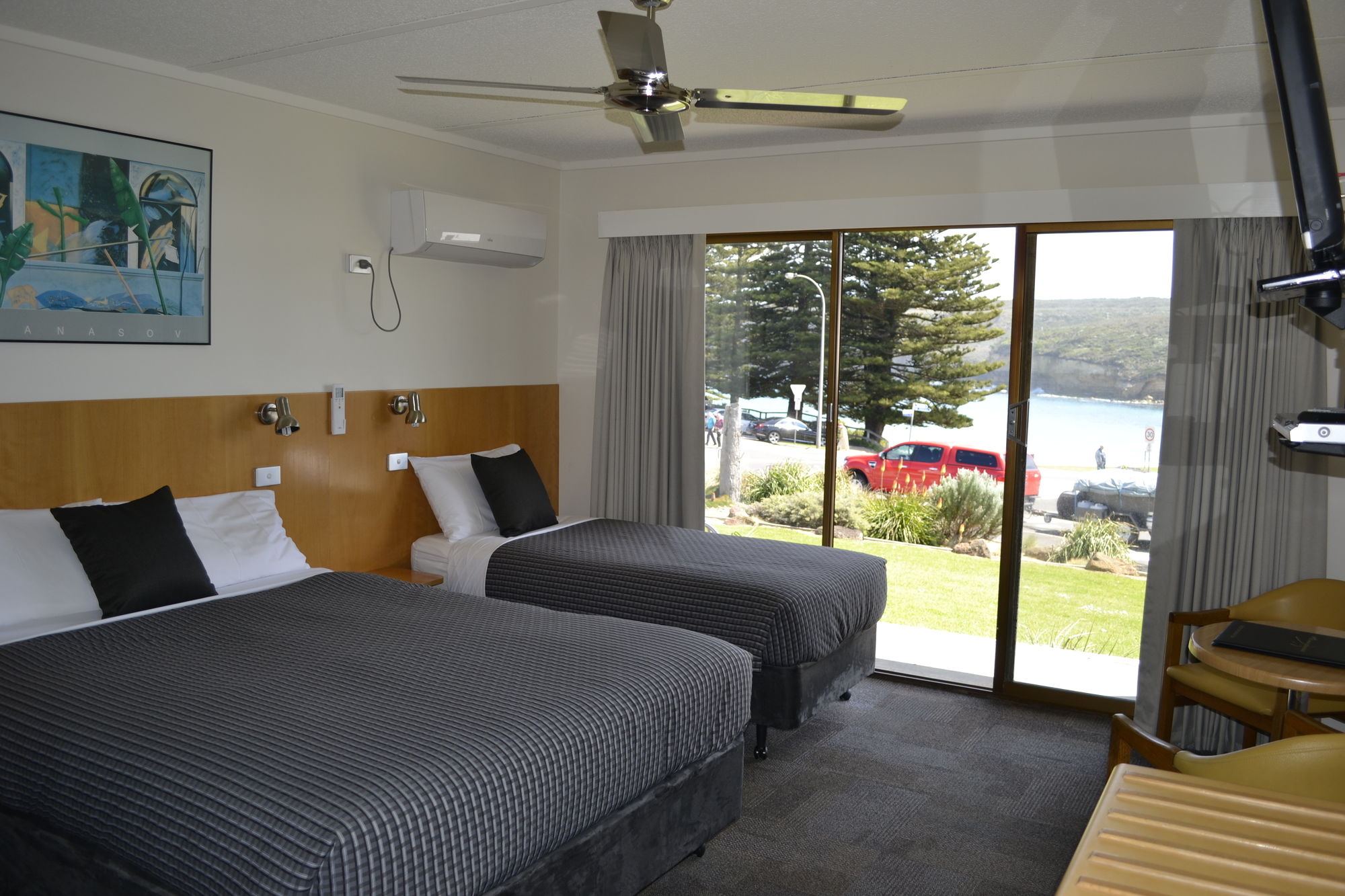 Loch Ard Motor Inn
