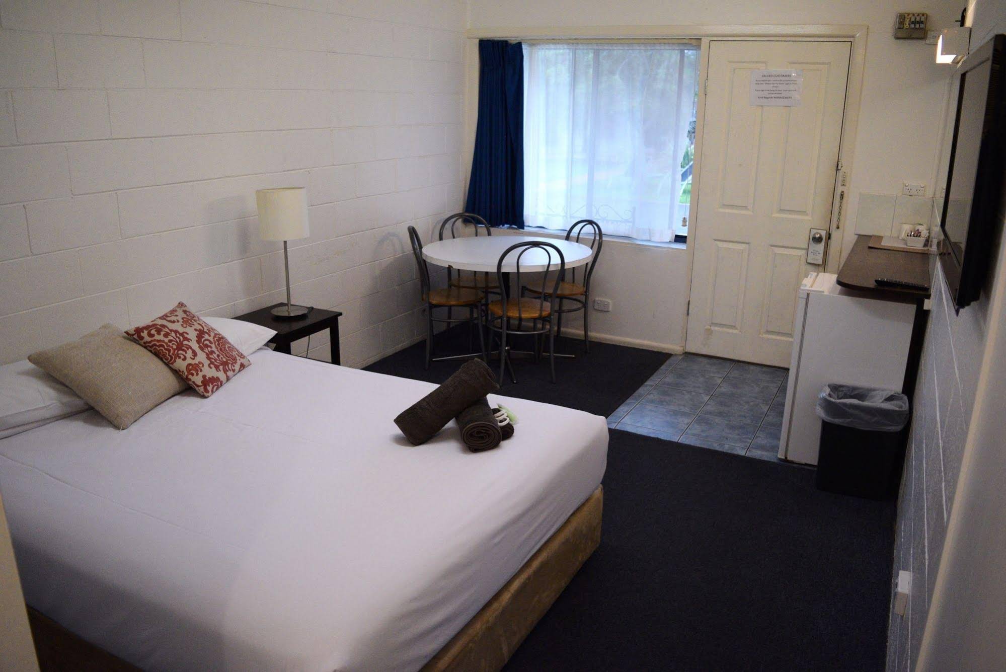 Rosebud Motel
