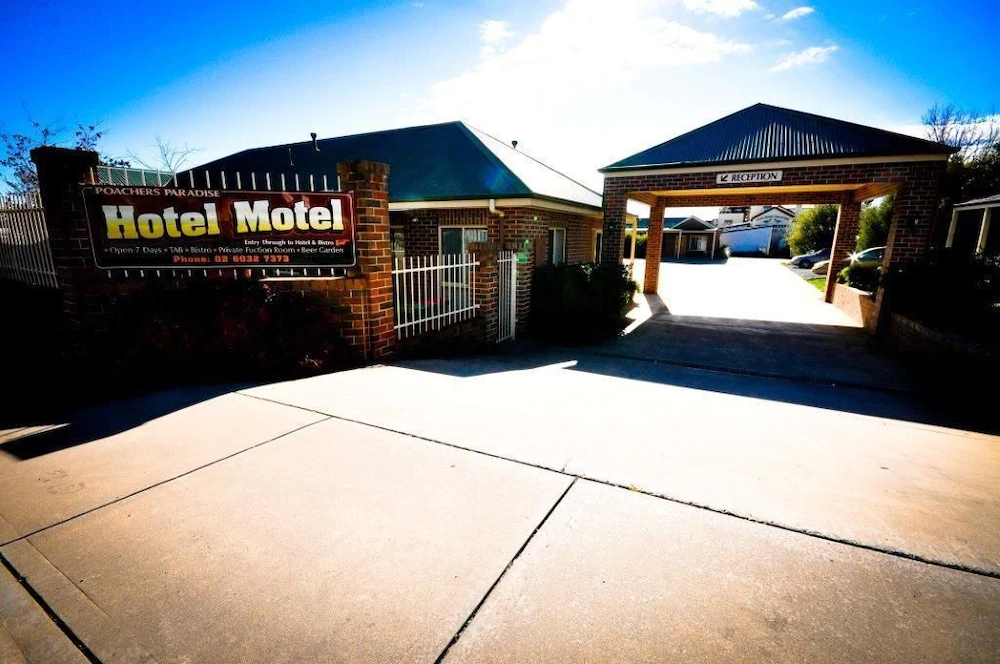 Poachers Paradise Motel