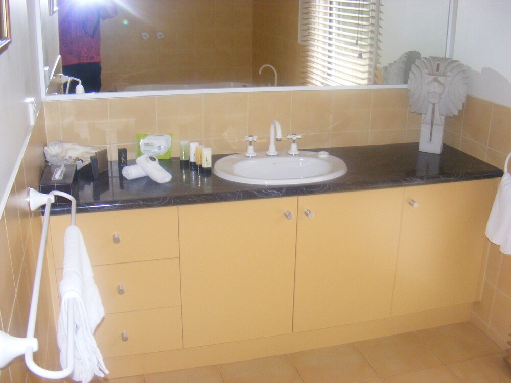 Weeroona Bed & Breakfast