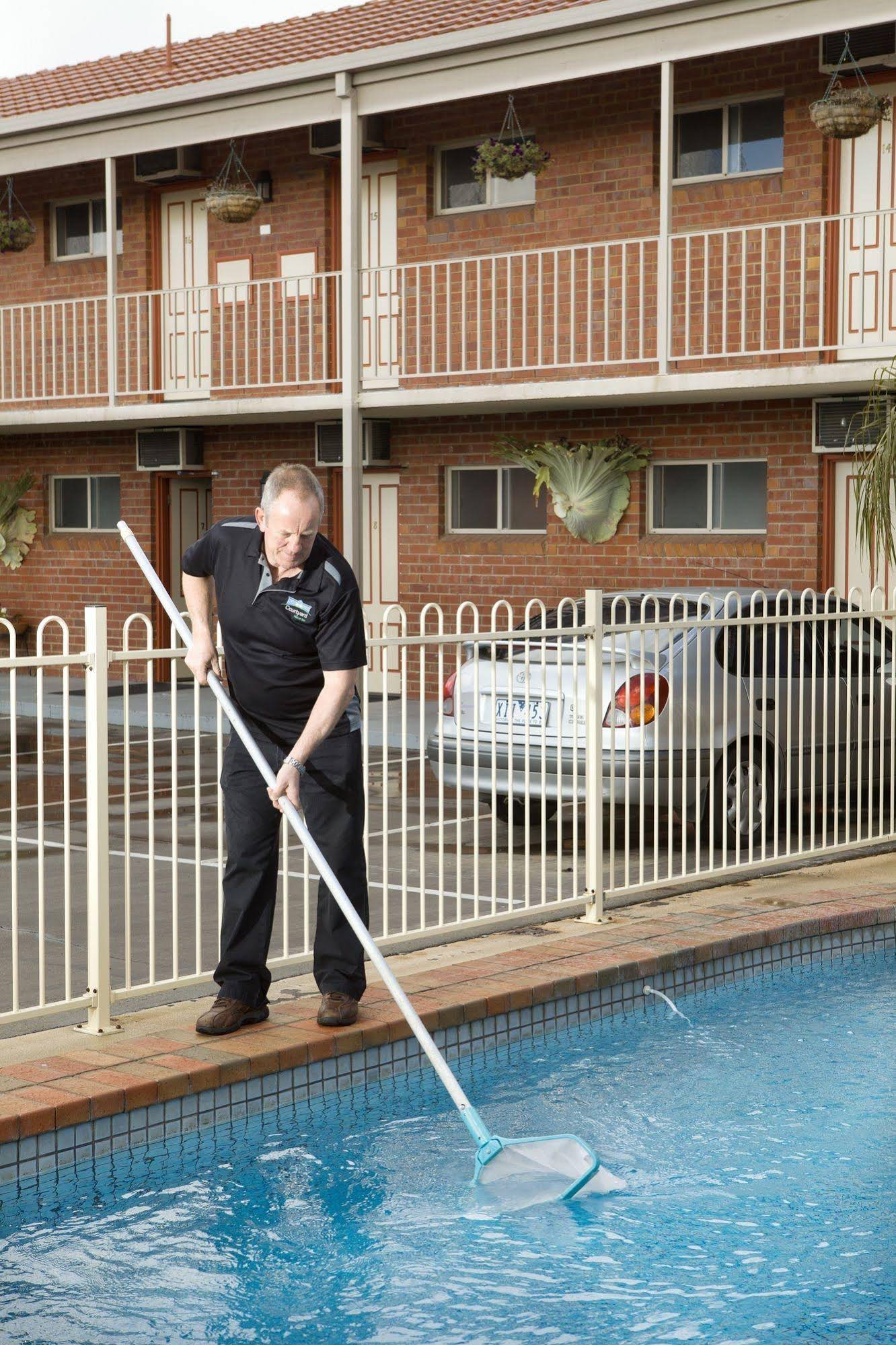 Courtyard Motor Inn