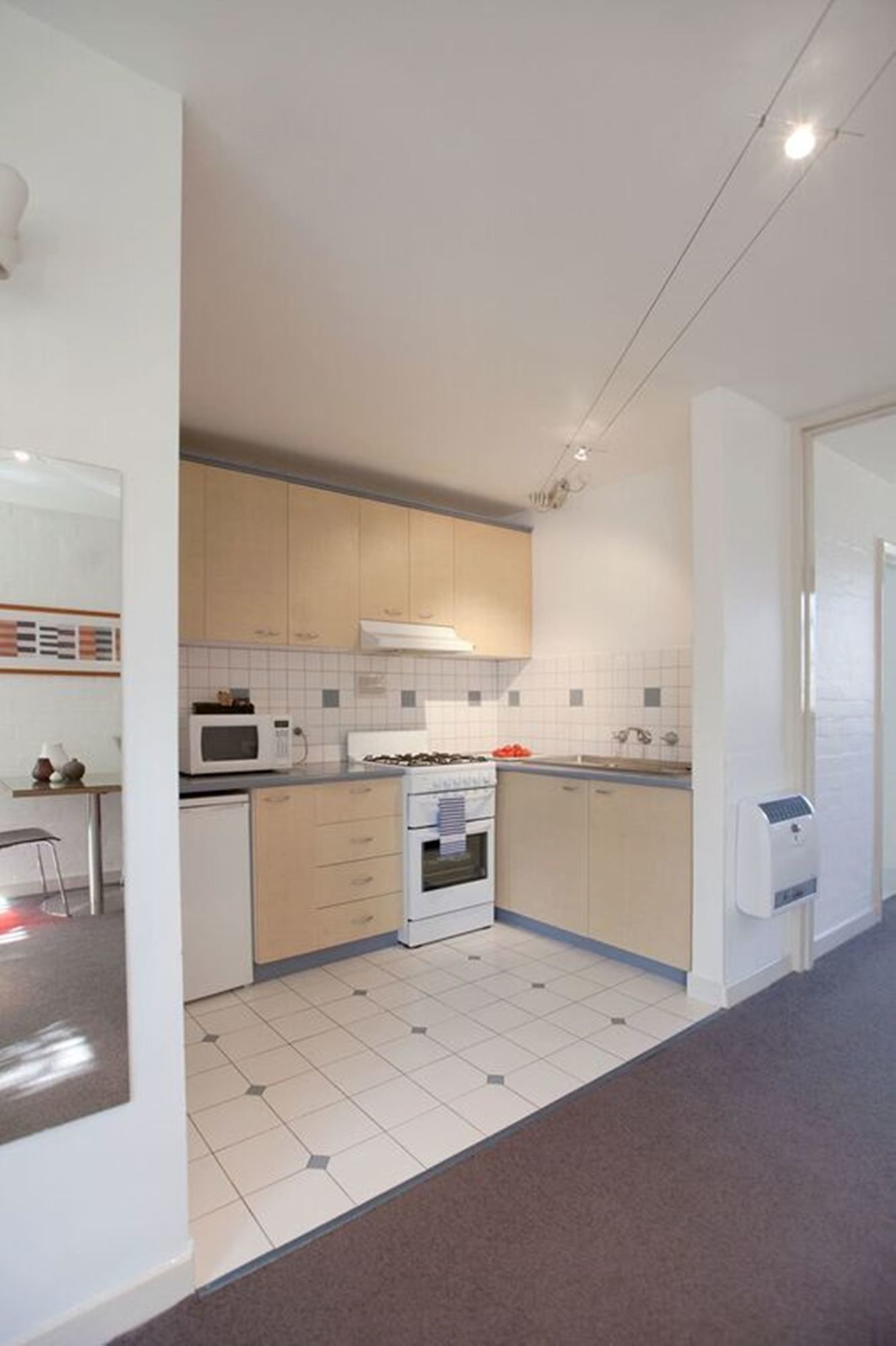 Davis Avenue Apartment Hotel