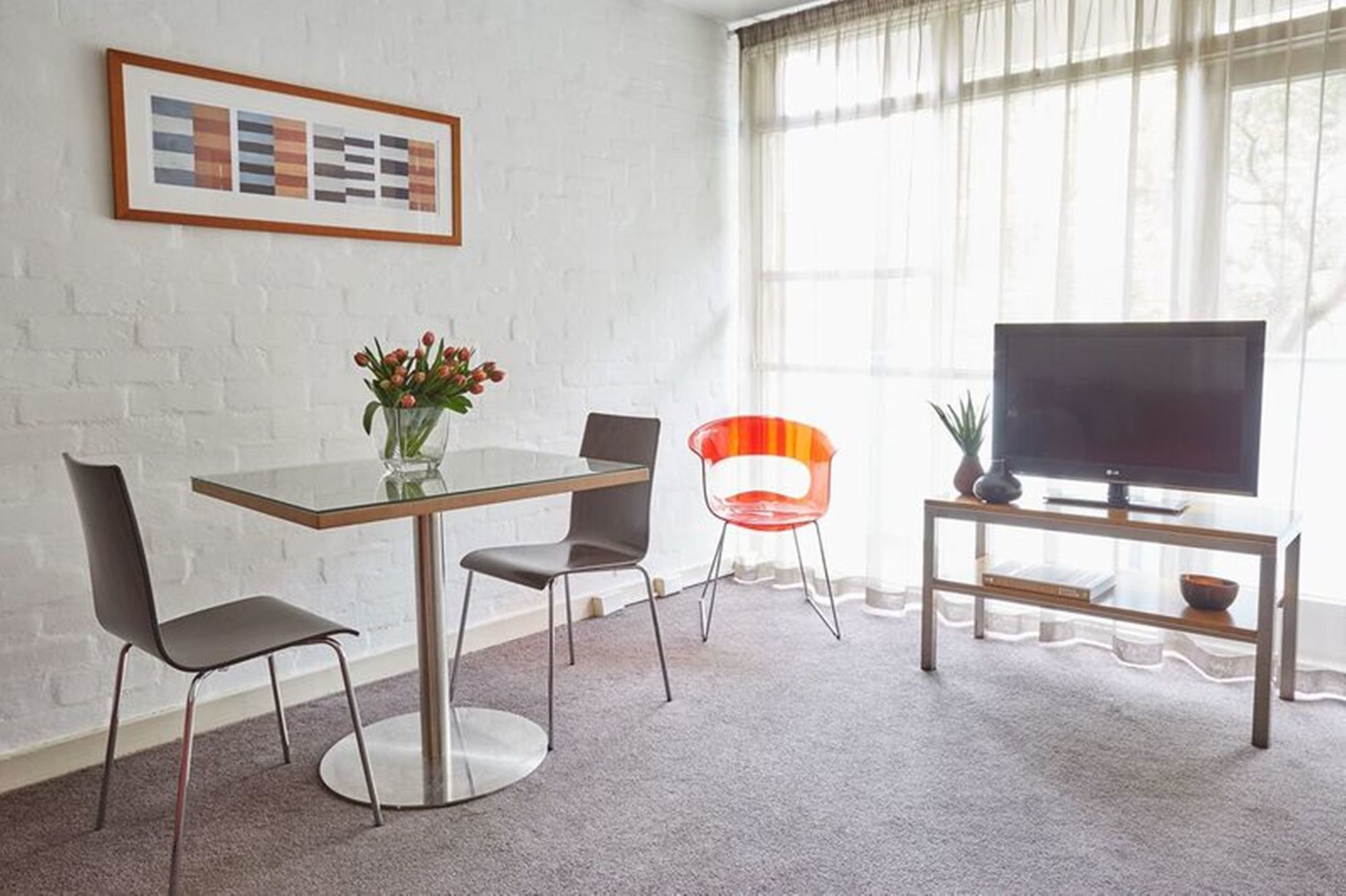 Davis Avenue Apartment Hotel
