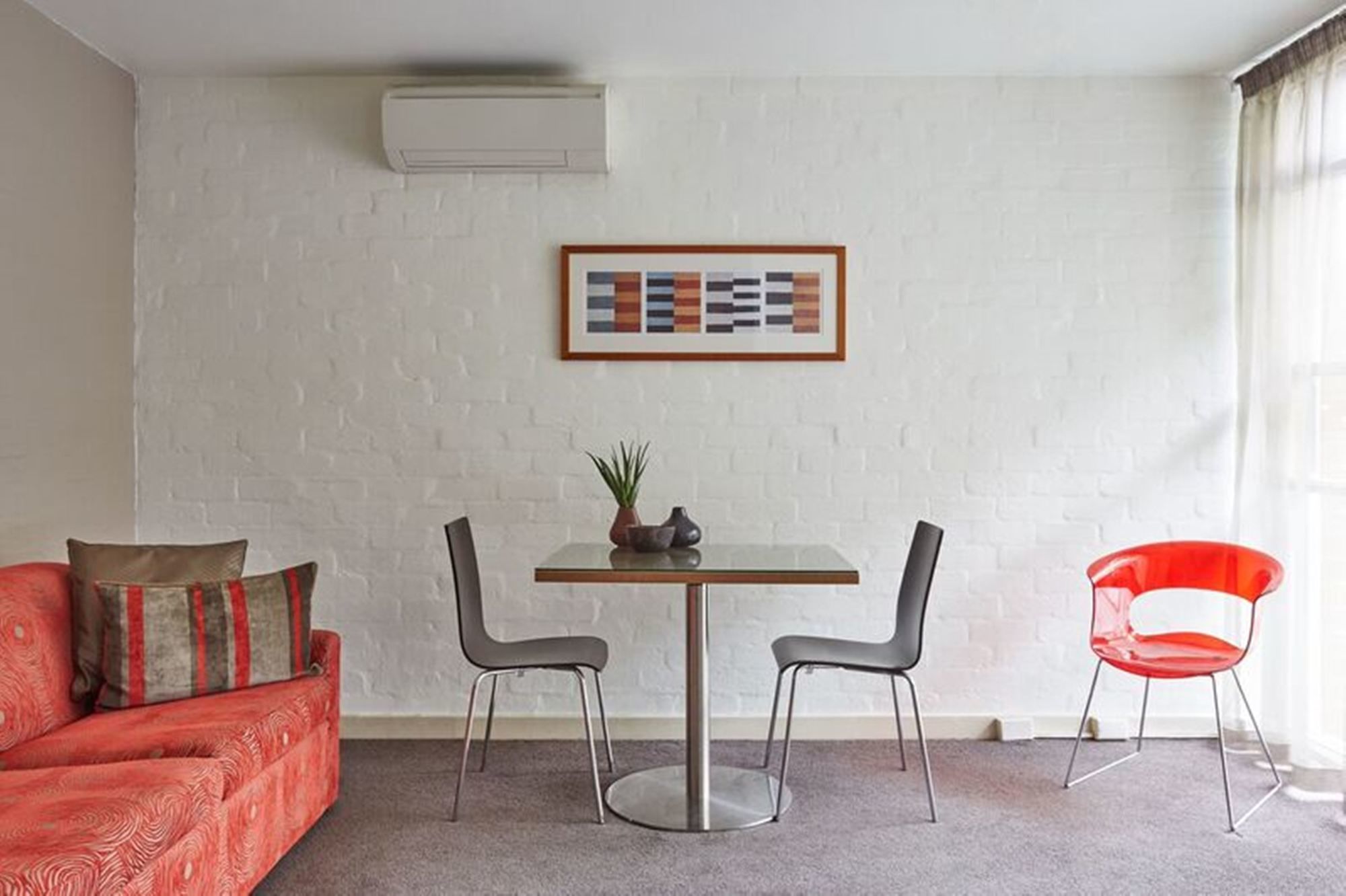 Davis Avenue Apartment Hotel