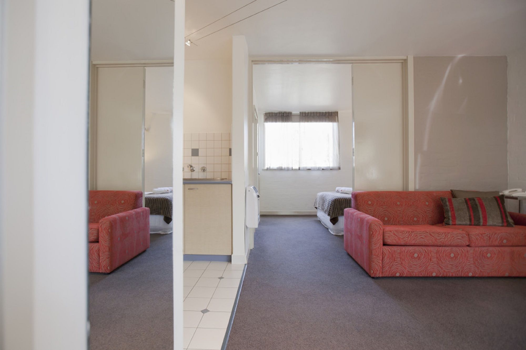 Davis Avenue Apartment Hotel