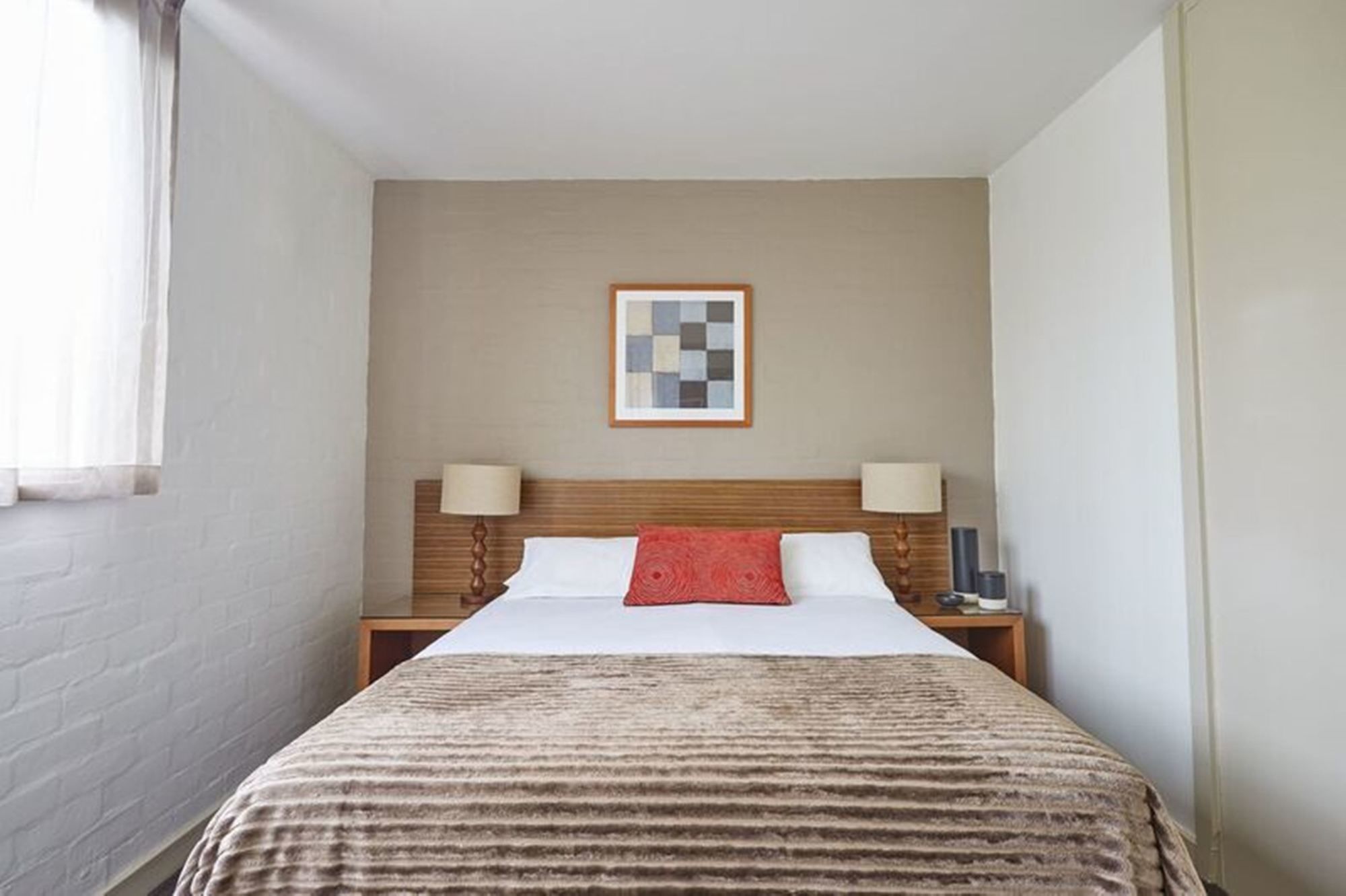 Davis Avenue Apartment Hotel