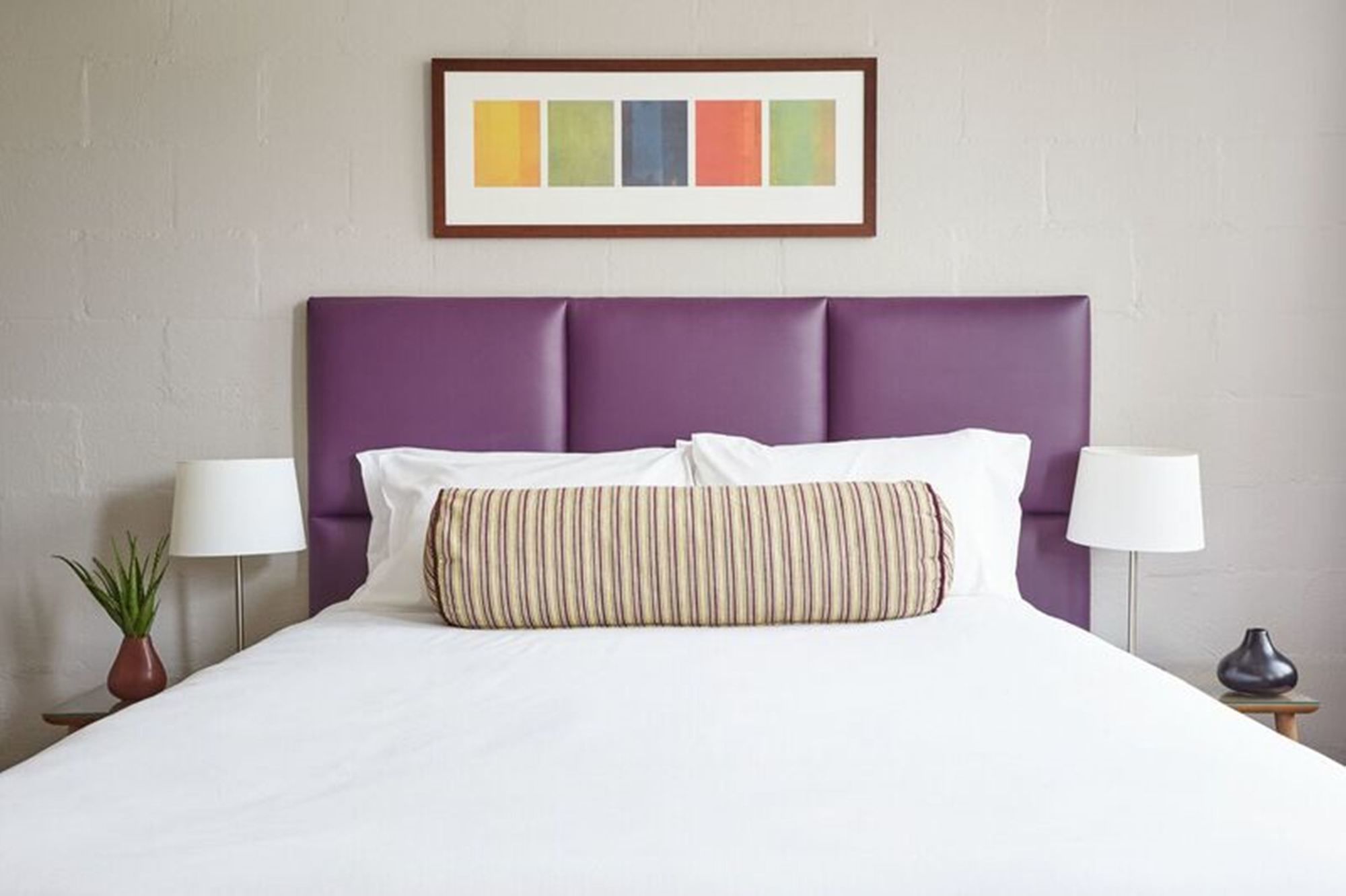 Davis Avenue Apartment Hotel